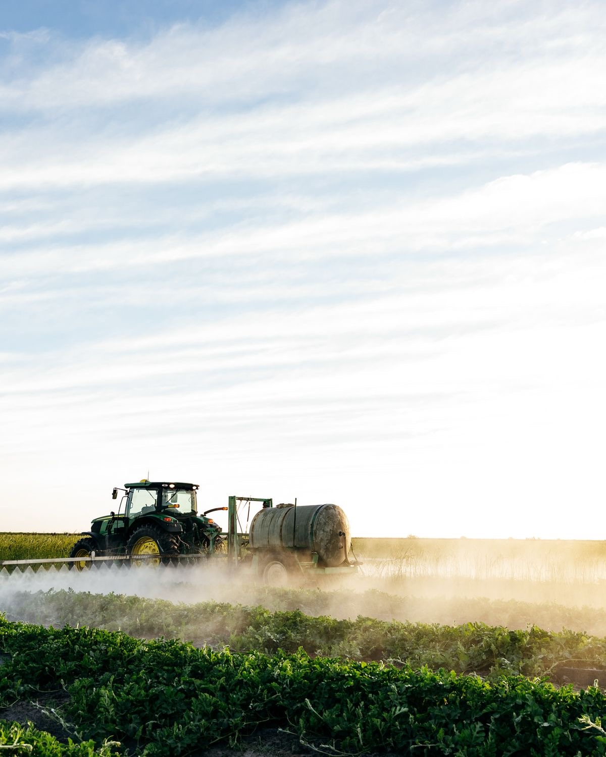 Көктемгі егіс жұмыстарына тарлтырған ауыл шаруашылығы техникасы