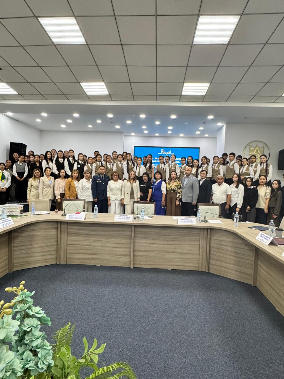 Семей қаласында «Қауіпсіз балалық шақ – құқықтық мәдениеттің бастауы» тақырыбында облыстық форум өтті