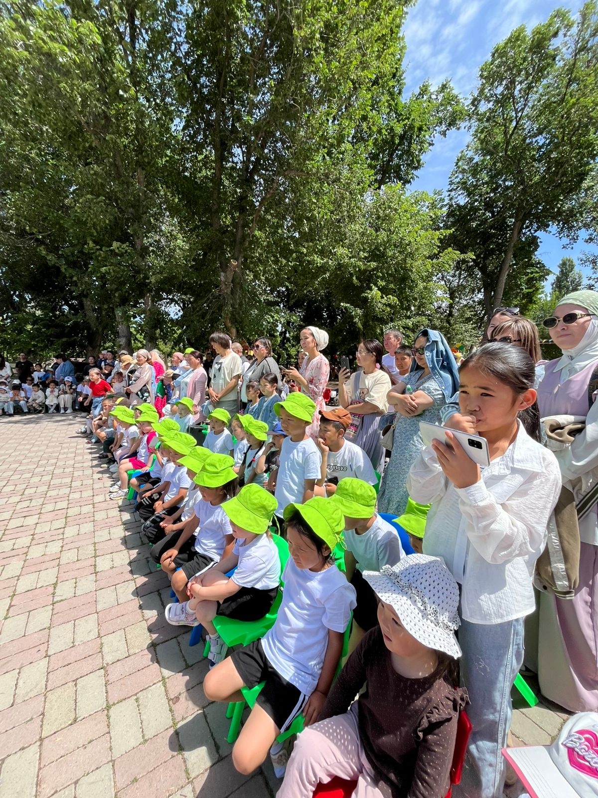 1 июня, в Международный день защиты детей, в Центральном парке состоялось масштабное праздничное мероприятие с участием заместителя акима Жуалинского района Анар Садыккызы.
