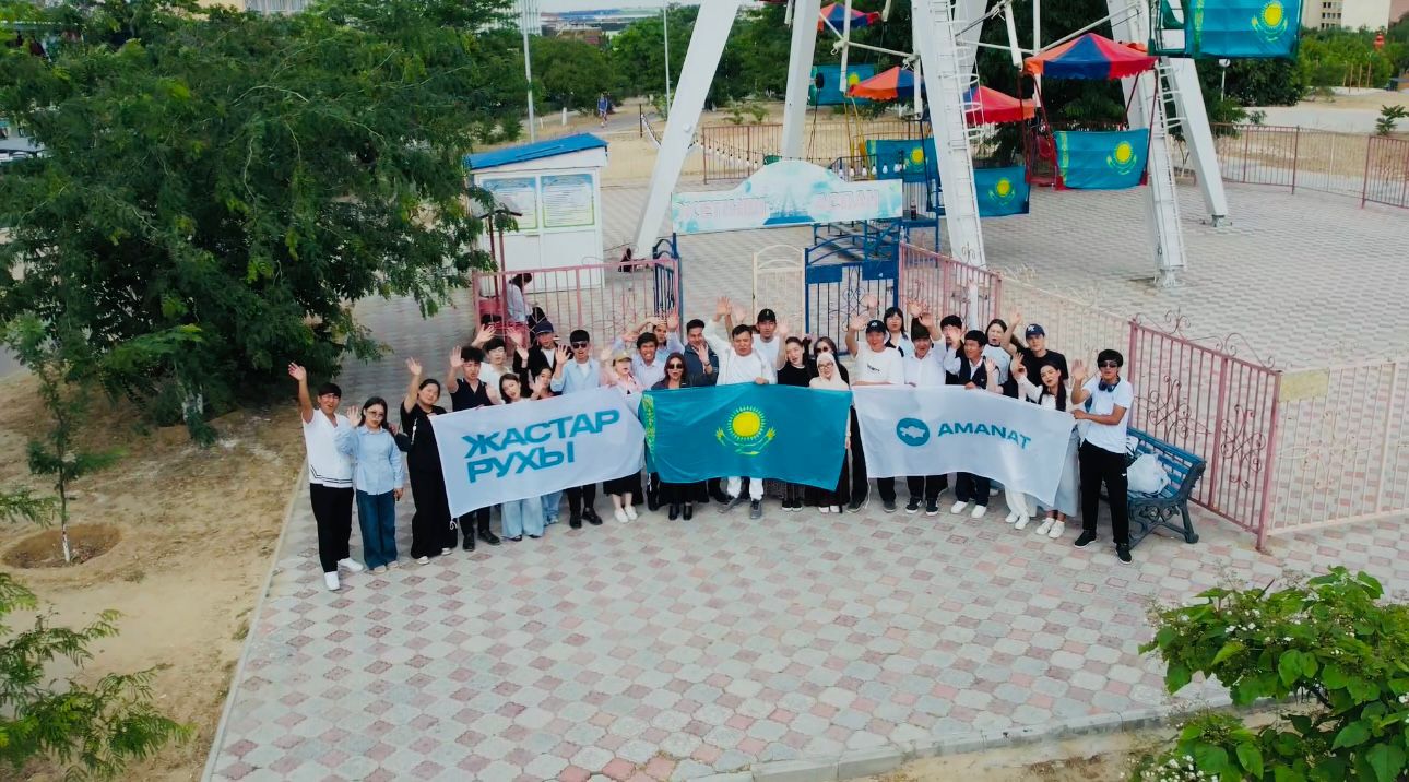 Ақтауда «Ақбота» саябағында мемлекеттік ту ілінді