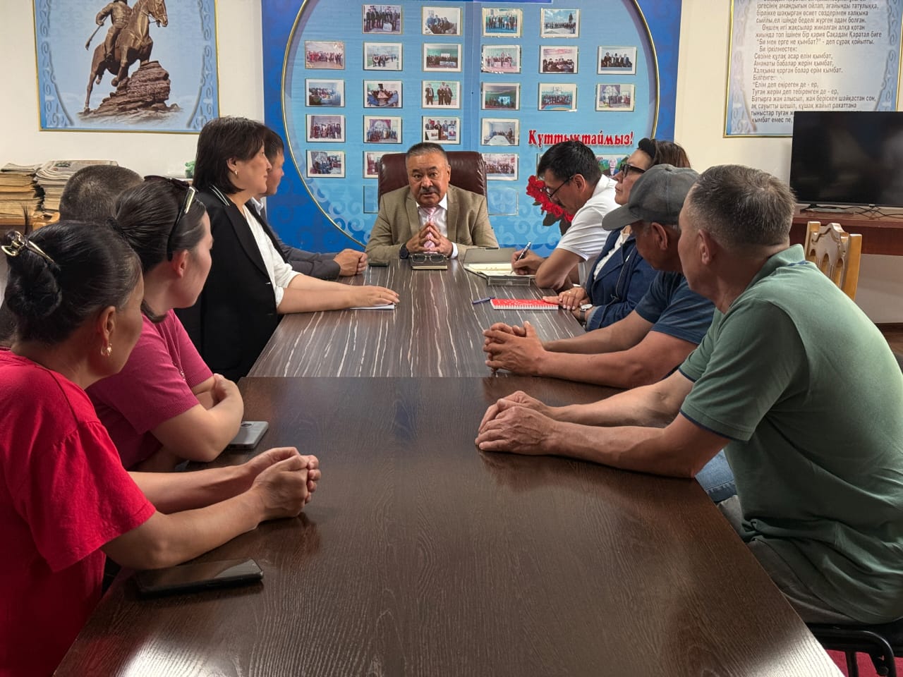 Абай облысының Әділет департаменті басшысының орынбасары Әл-Сейіт Бейсембек Қанайбекұлы Мамырсу және Нарын ауылдық округтерінде азаматтарды қабылдау өткізді