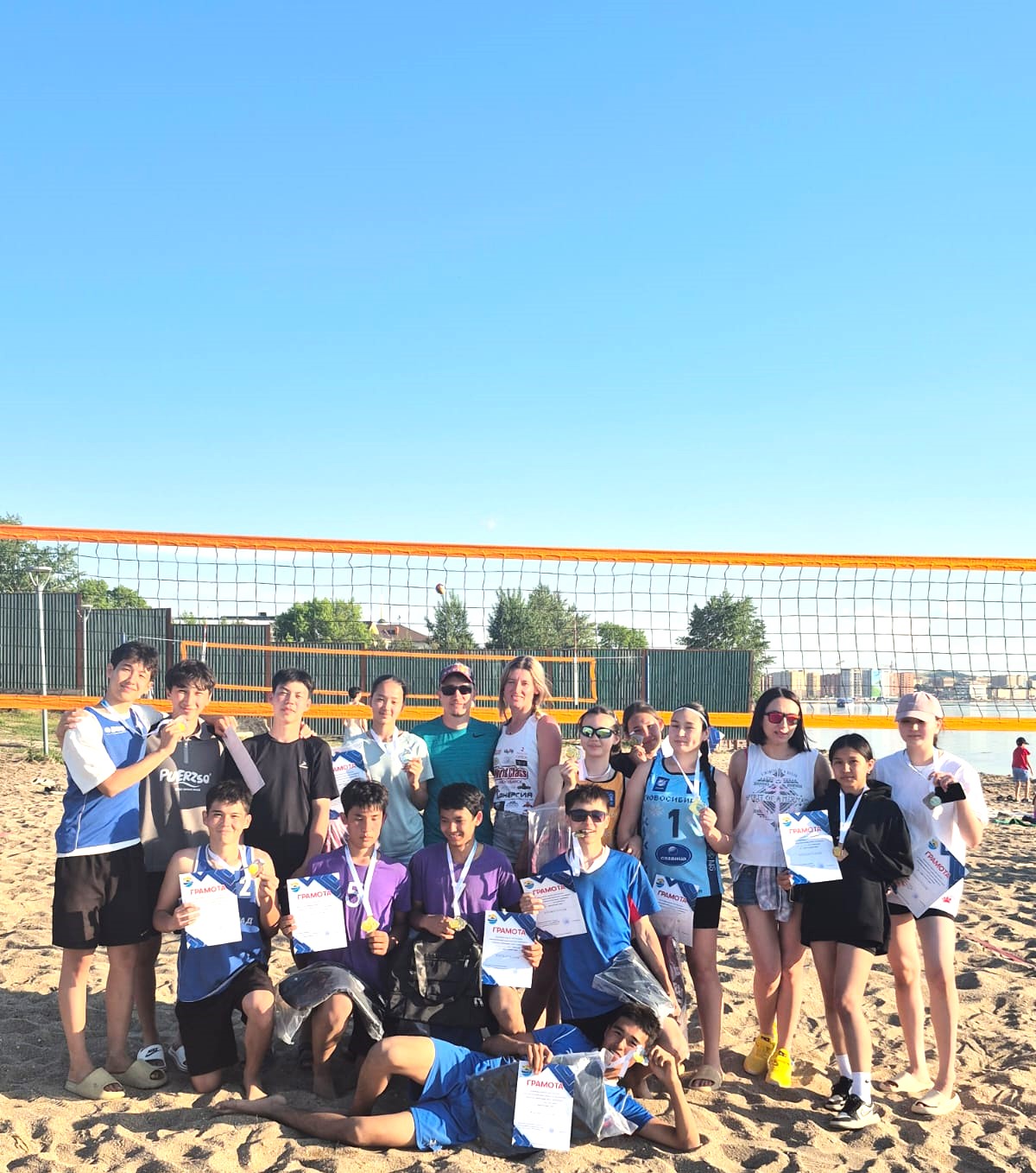 Электр тогы бар BDSM ойыншықтарының бейнесі Аяқ ұзындығы порно