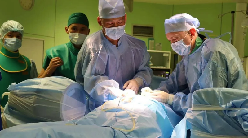 Елде алғаш рет балаларға бірегей ота жасалды