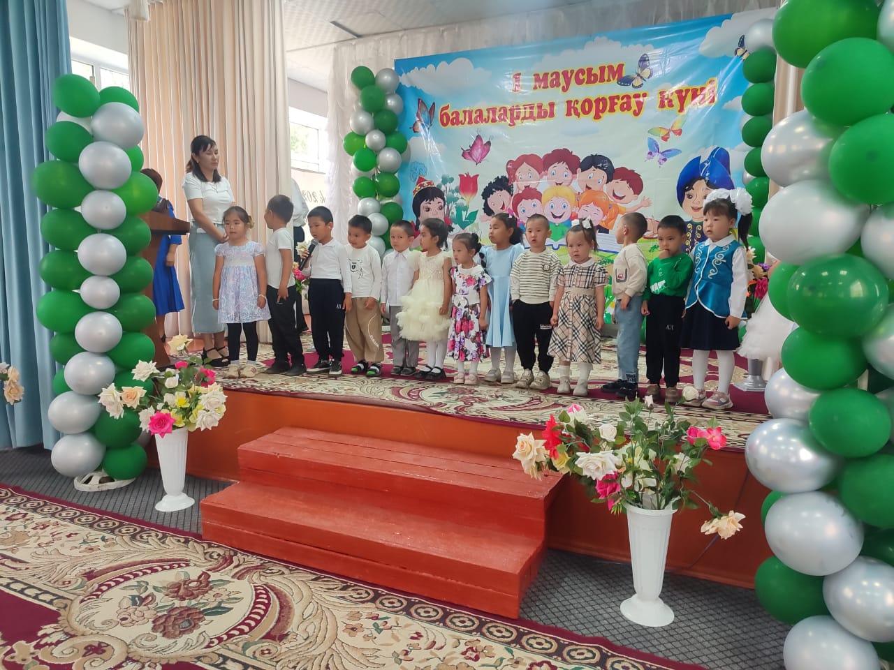 Бүлдіршіндердің жүзіндегі шаттық пен қуаныш