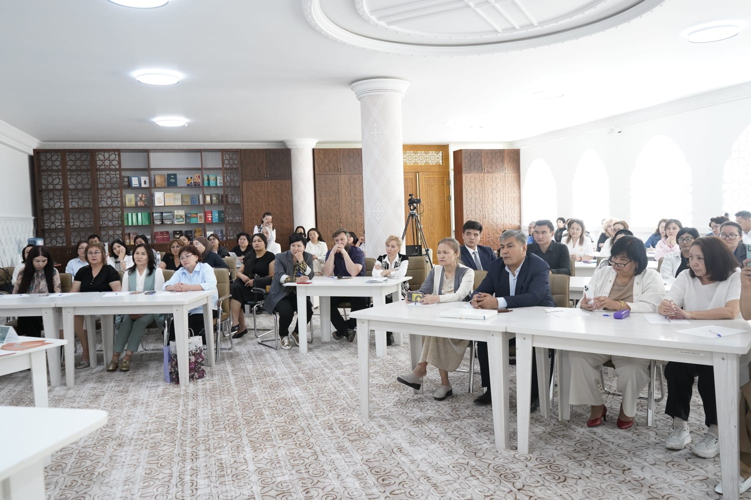 Алматыда шығыс қолжазбаларын консервациялау мен қалпына келтіру мәселелері бойынша халықаралық тәжірибе алмасу басталды