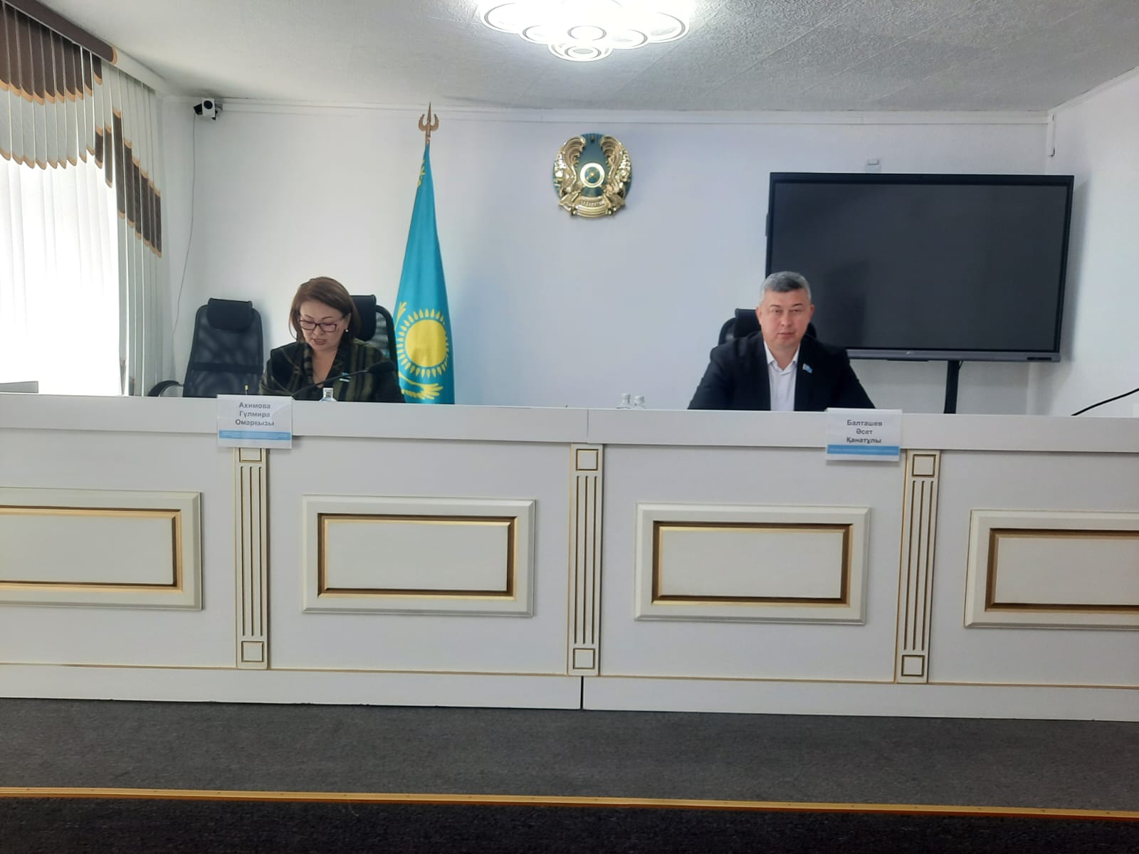 Мәслихаттың тұрақты комиссиясының және кезекті сессиясының отырысы