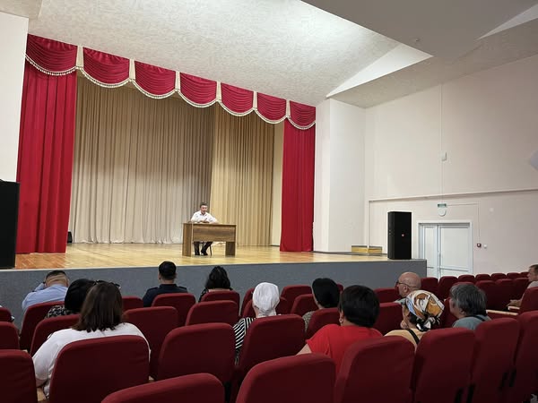 Мұқашев Ж.Х. ауылдық округінің әкімі  ауылдық округінің ұйым басшыларымен, ауыл тұрғындарымен