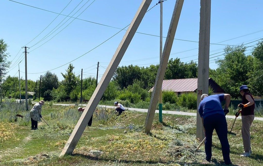 Аппарат маслихата района Марқакөл провёл субботник