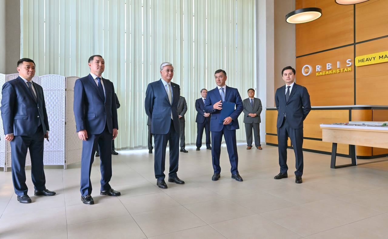 Президент посетил завод специализированной и коммерческой техники Orbis Heavy Machinery в Астане