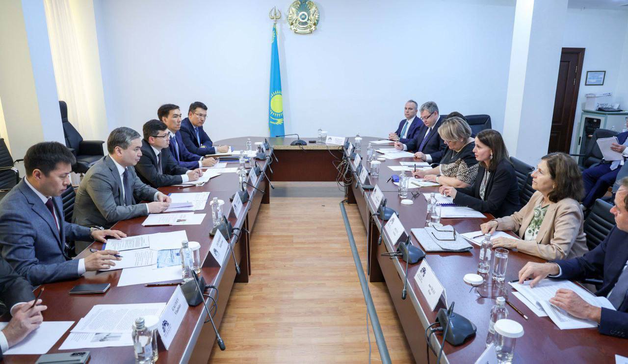 Министр Ерсайын Нагаспаев провел встречу с делегацией ЕБРР