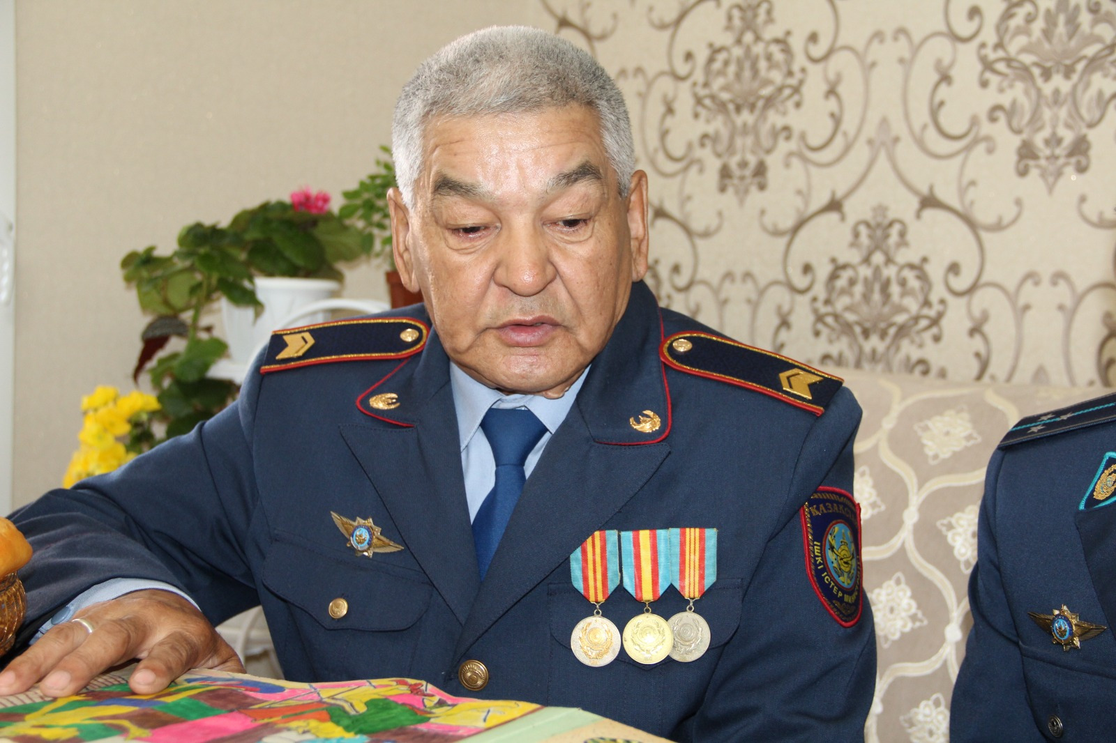 СҚО-да полицейлер әулетінің үлкені өмір жолымен бөлісті