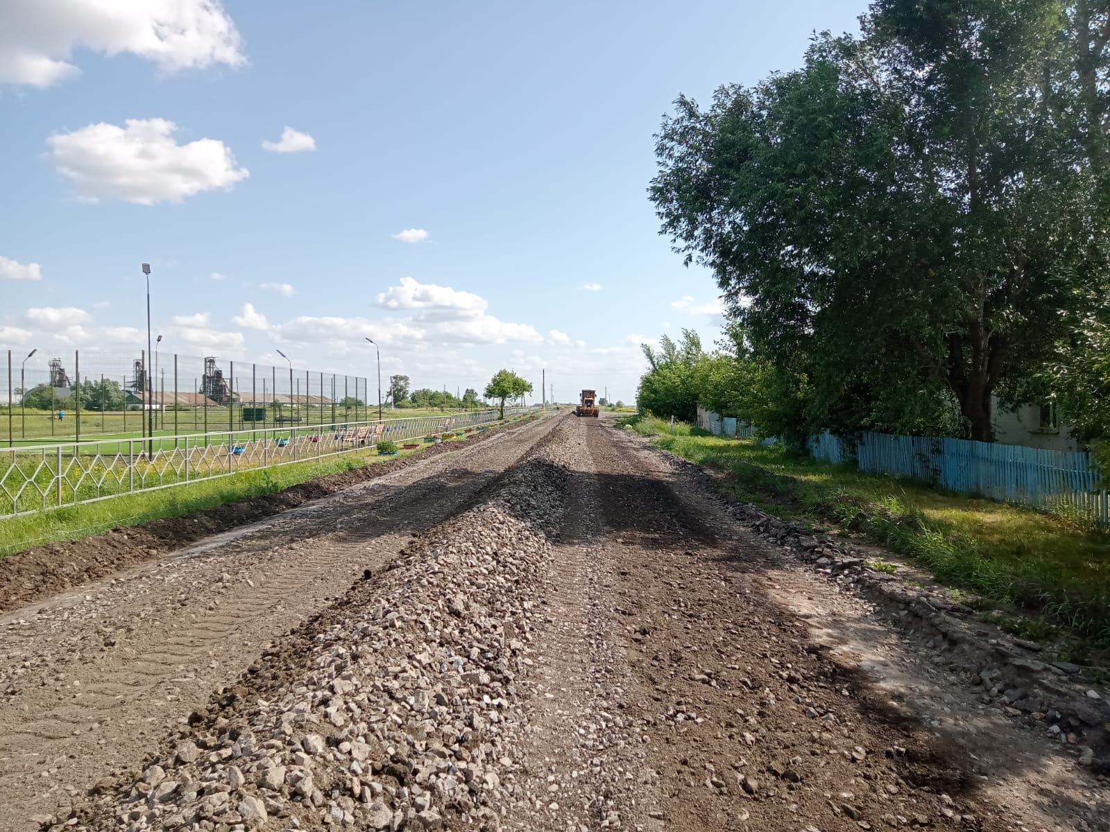 В селе Весёлый Подол продолжается ремонт дорог