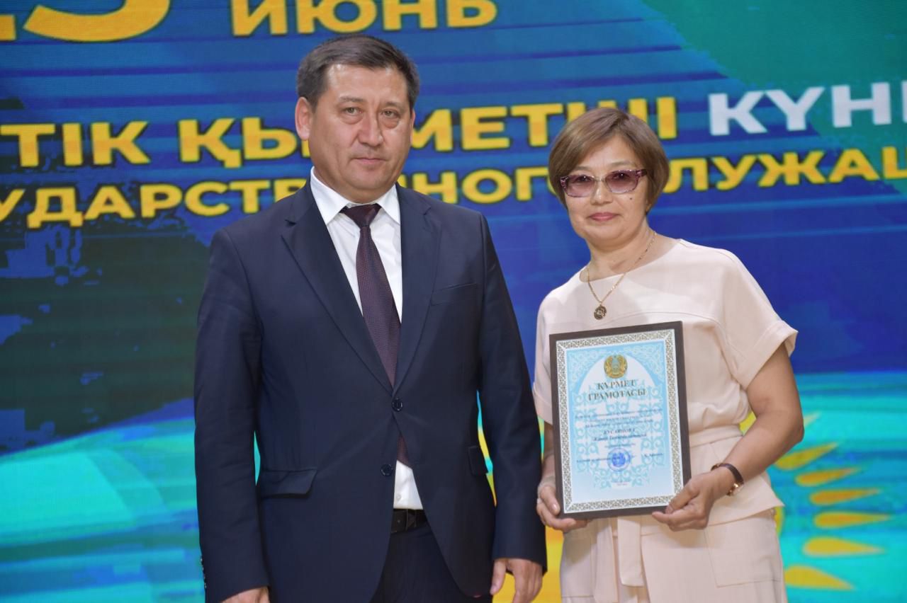 23 маусым күні Мемлекеттік қызметшілер және полиция қызметкерлерінің кәсіби мерекесіне орай аудандық мәдениет үйінде салтанатты мерекелік концерт өтті