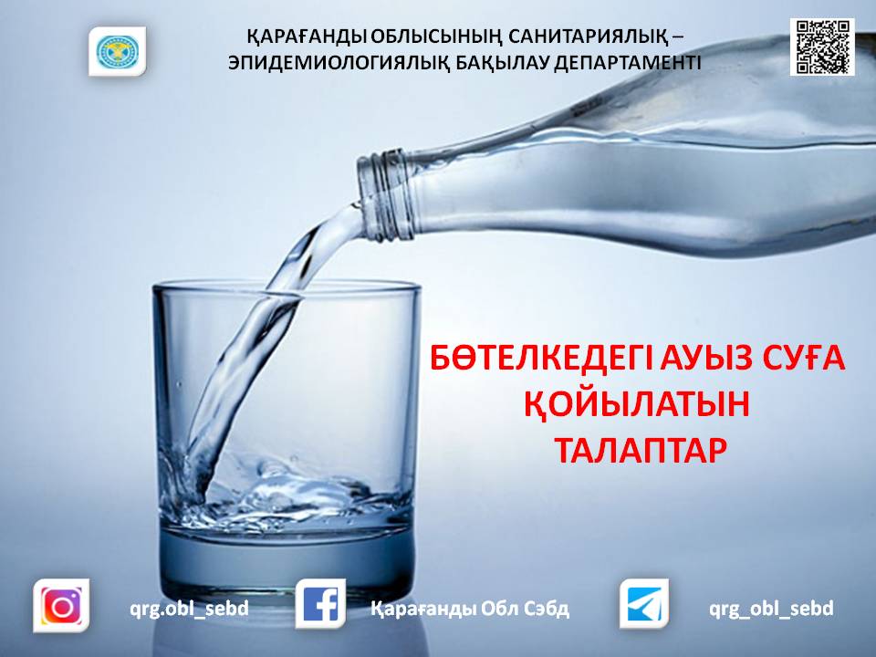 Қысқа шашын қиған брюнетка орнынан тұрып трафарет болады. Секс үлкен мүшесі секс видео