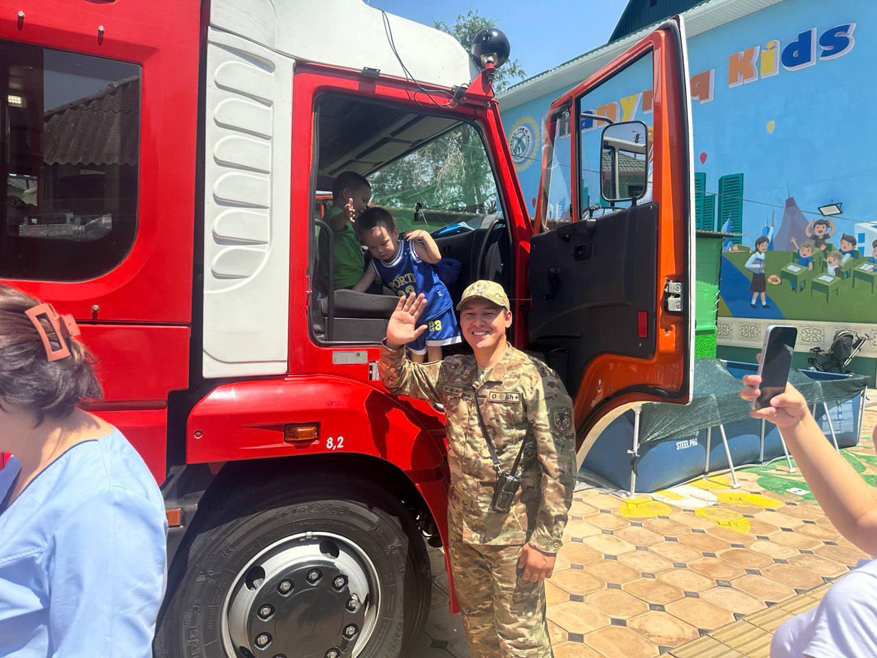 Балабақша бүлдіршіндері  өрт сөндірушілермен жүздесті
