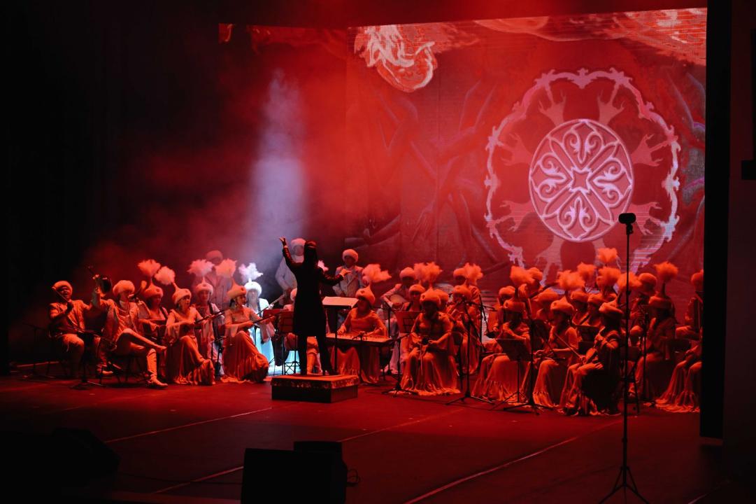 «Абай елі – өнер кеніші» облыстық байқауының жеңімпазына шағын автобус сыйға берілді