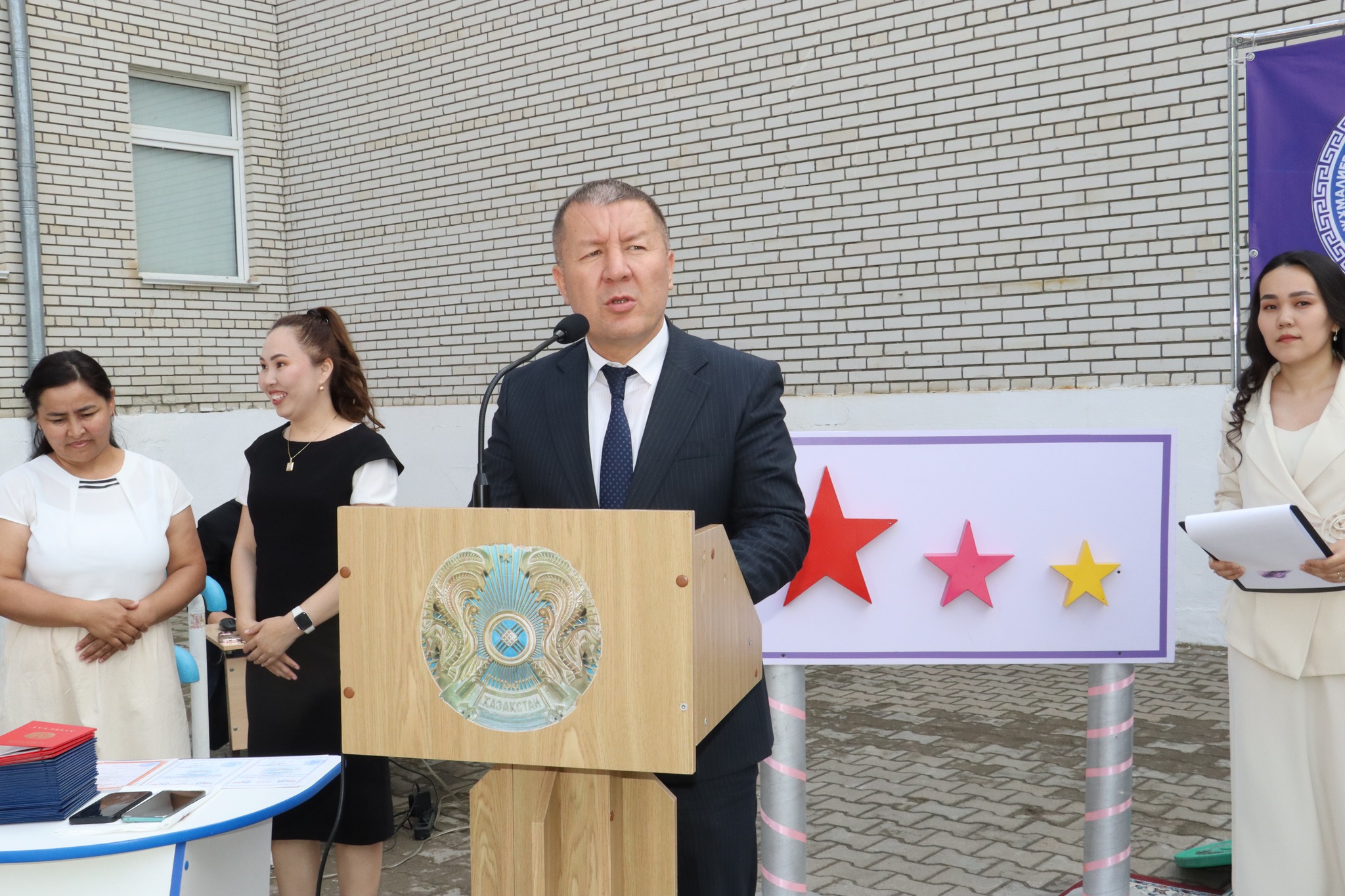 Выпускники получили аттестаты