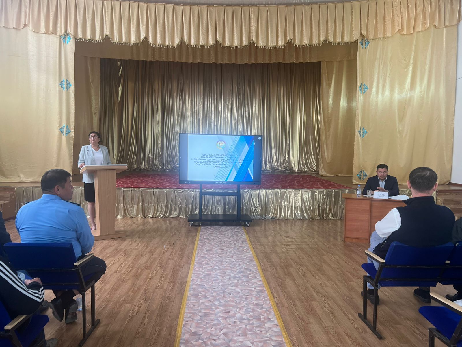 Ауыл тұрғындарымен кездесуі