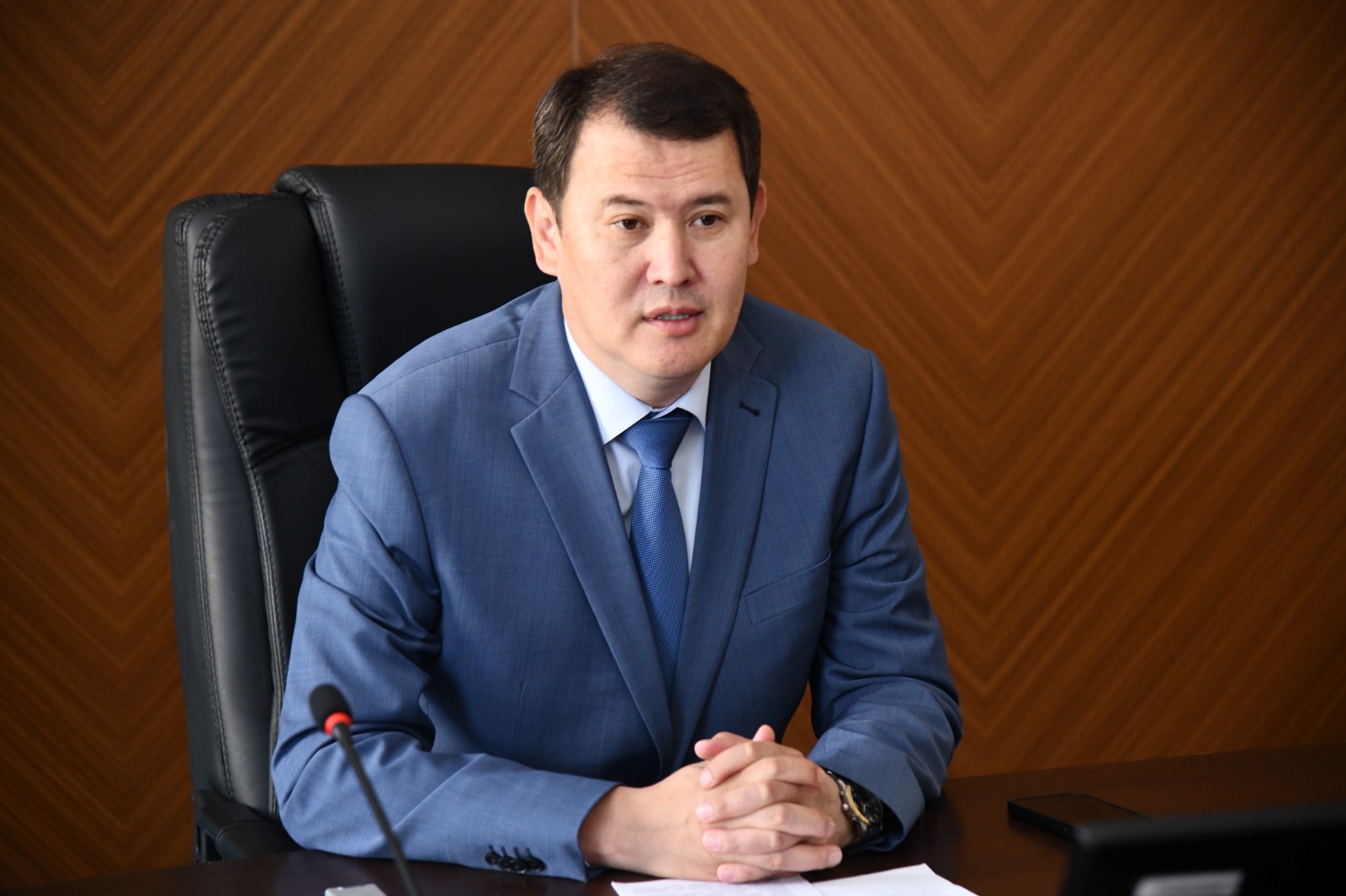 МЕМЛЕКЕТТІК ҚЫЗМЕТШІЛЕРГЕ ҚҰРМЕТ КӨРСЕТТІ