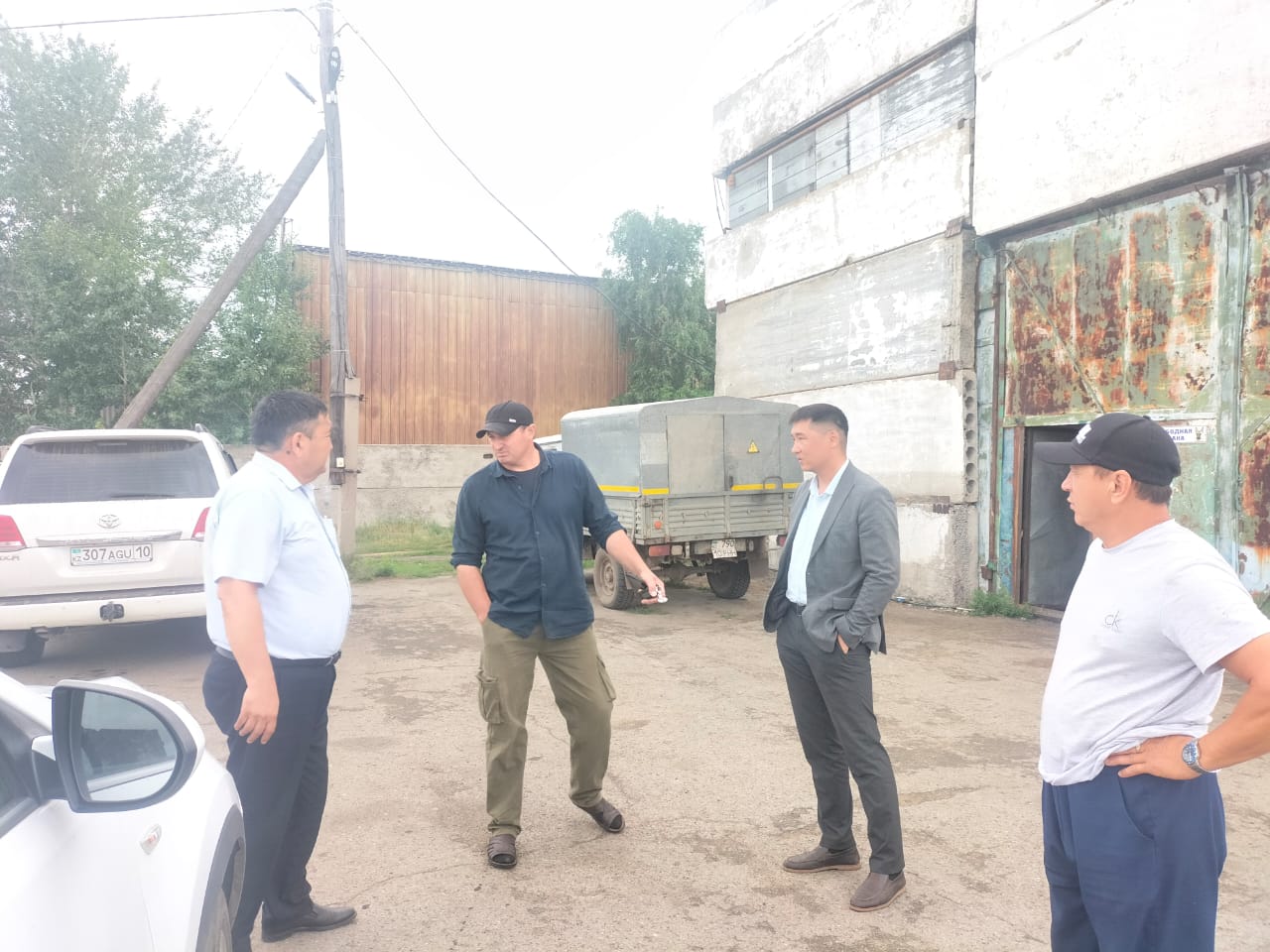 Аманқарағай ауылдық округі аумағындағы жол бойындағы нысандарды комиссиялық аралау барысында Қостанай облыстық мәслихатының 2017 жылғы 15 наурыздағы №130 шешімімен бекітілген елді мекендерді абаттандыру қағидаларын бұзудың екі фактісі анықталды