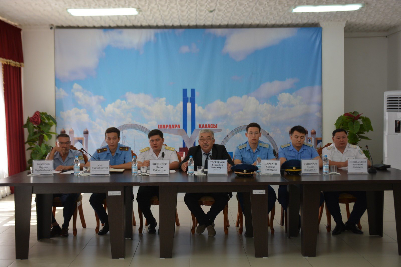 ШАРДАРА: «ҚОҒАМҒА ҚЫЗМЕТ ЕТУ КҮНІ» АЯСЫНДА МОБИЛЬДІ ТОП ХАЛЫҚПЕН КЕЗДЕСТІ