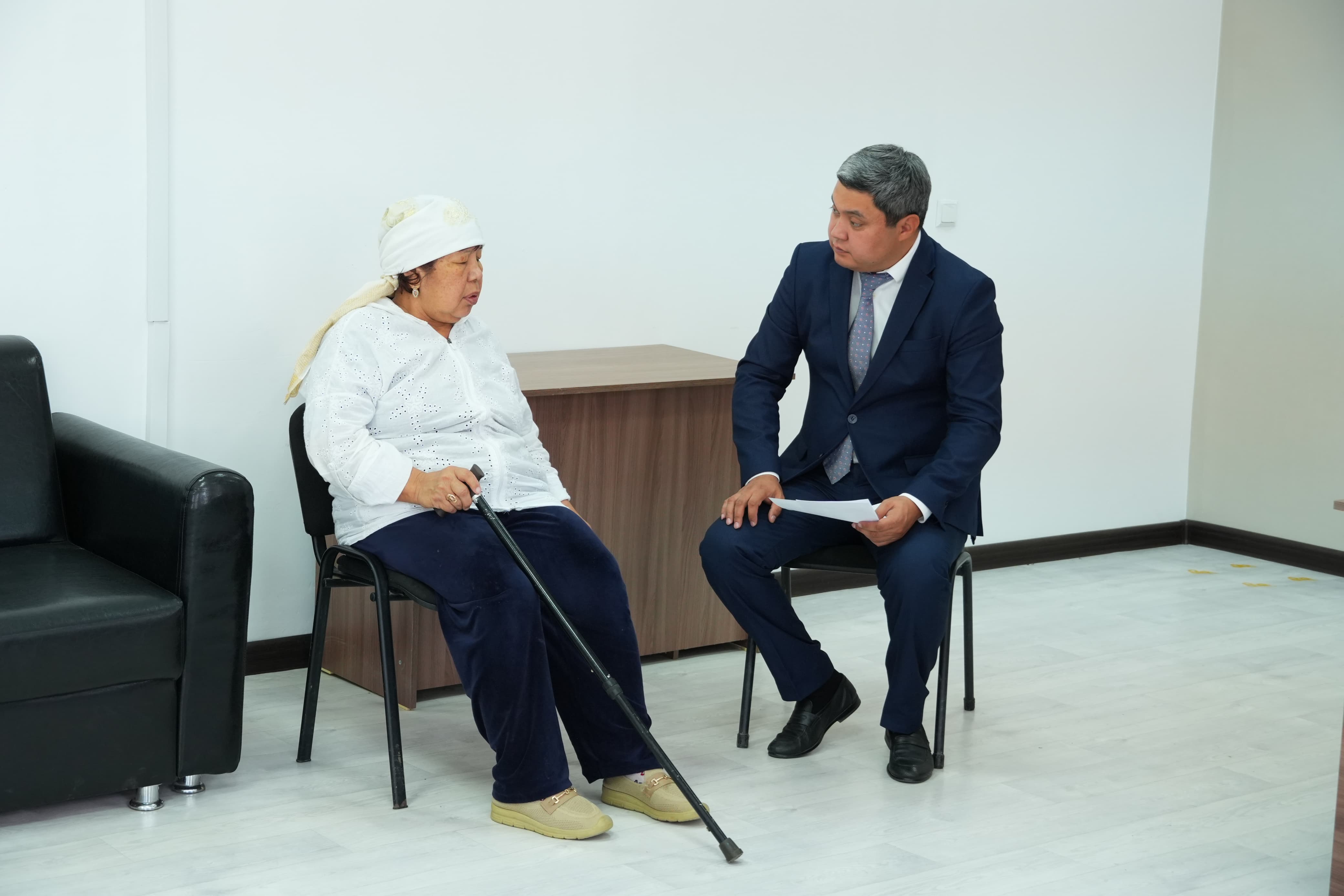 АУДАН ӘКІМІ ТҰРҒЫНДАРДЫ ҚАБЫЛДАДЫ