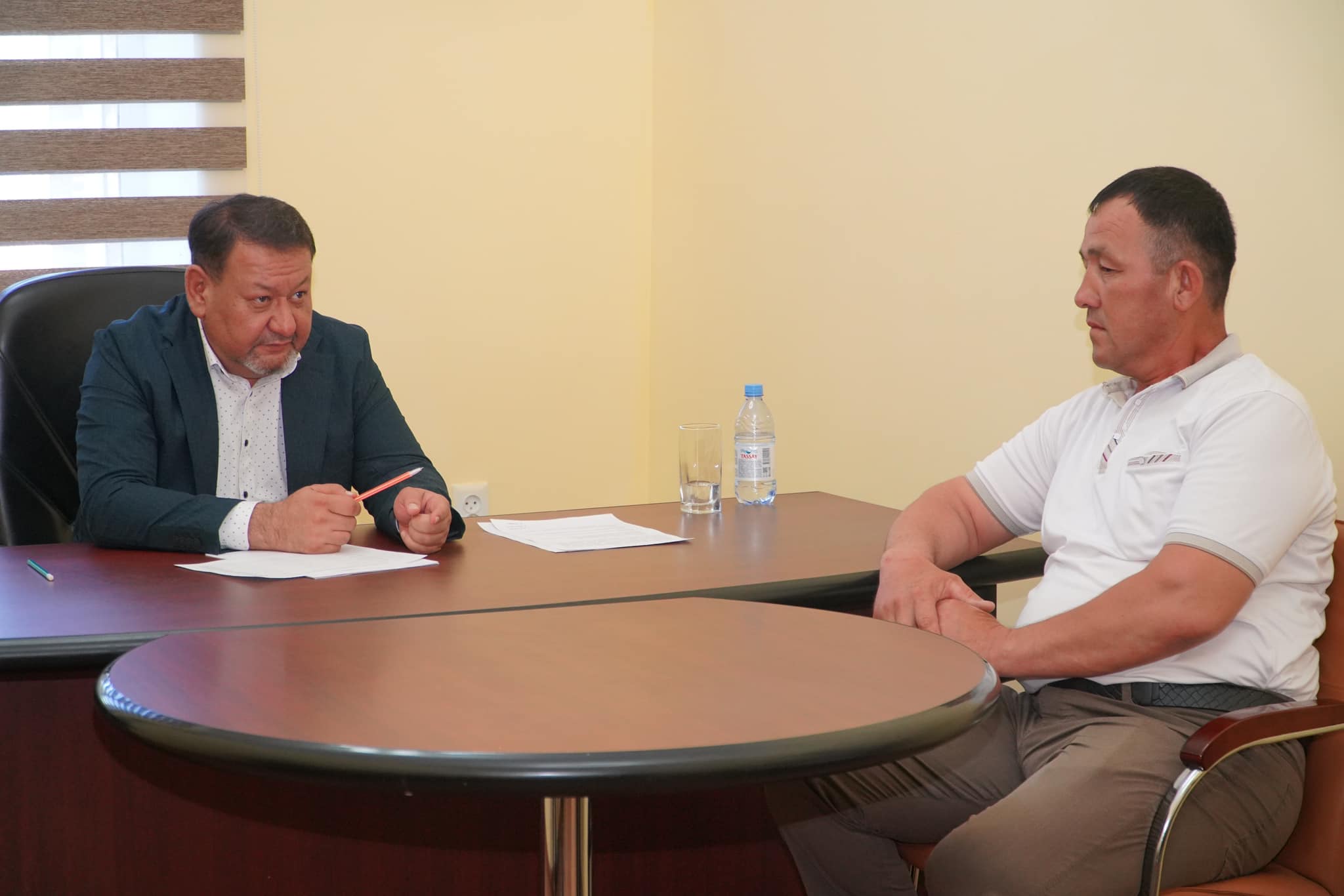 АУДАН ӘКІМІ ТҰРҒЫНДАРДЫ ЖЕКЕ ҚАБЫЛДАП, ТАЛАП-ТІЛЕКТЕРІН ТЫҢДАДЫ