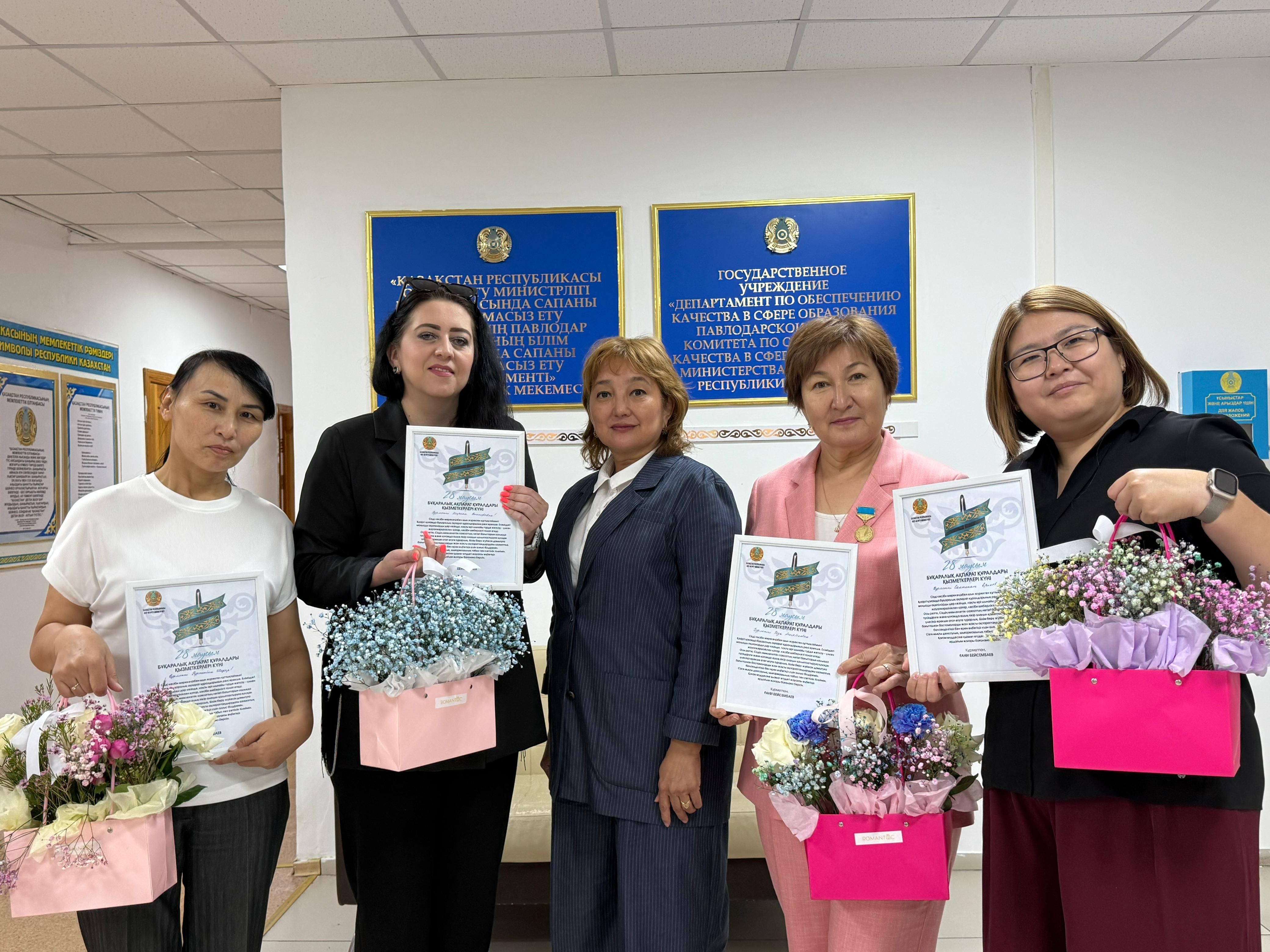 Бүгін Республика көлемінде бұқаралық ақпараттық құралдар қызметкерлерінің күні атап өтілуде.