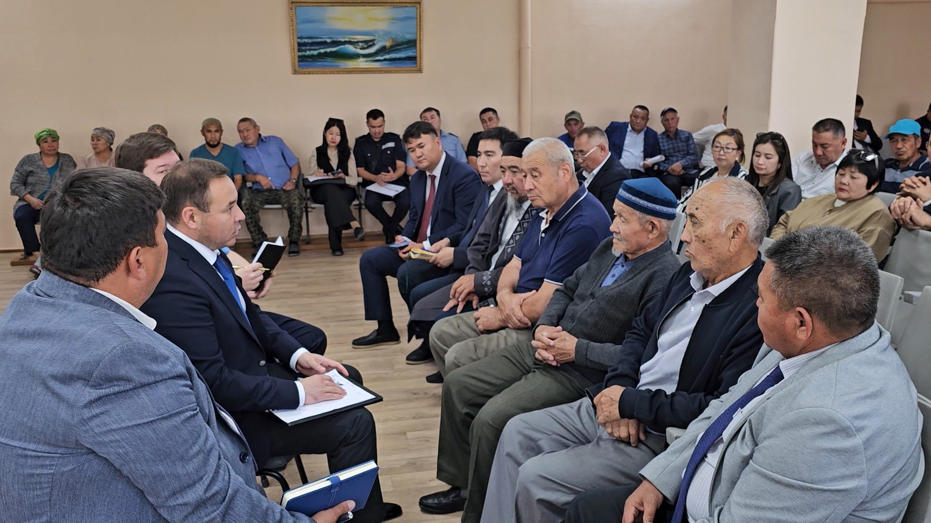 ХАЛЫҚПЕН КЕЗДЕСУЛЕР: Целиноград ауданы әкімі Жарлыкөл ауылдық округінің тұрғындарымен кездесті