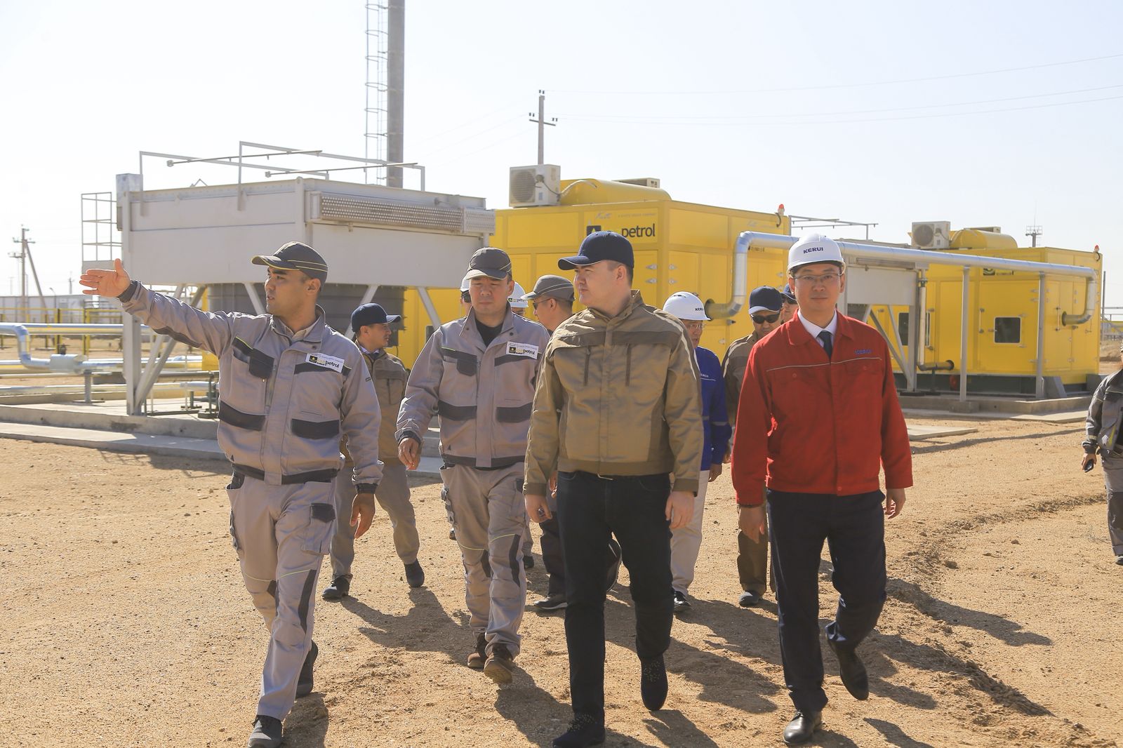 ҚР Энергетика вице-министрі Құдайберген Арымбек Қызылорда облысының мұнай-газ саласындағы негізгі нысандарын аралап шықты