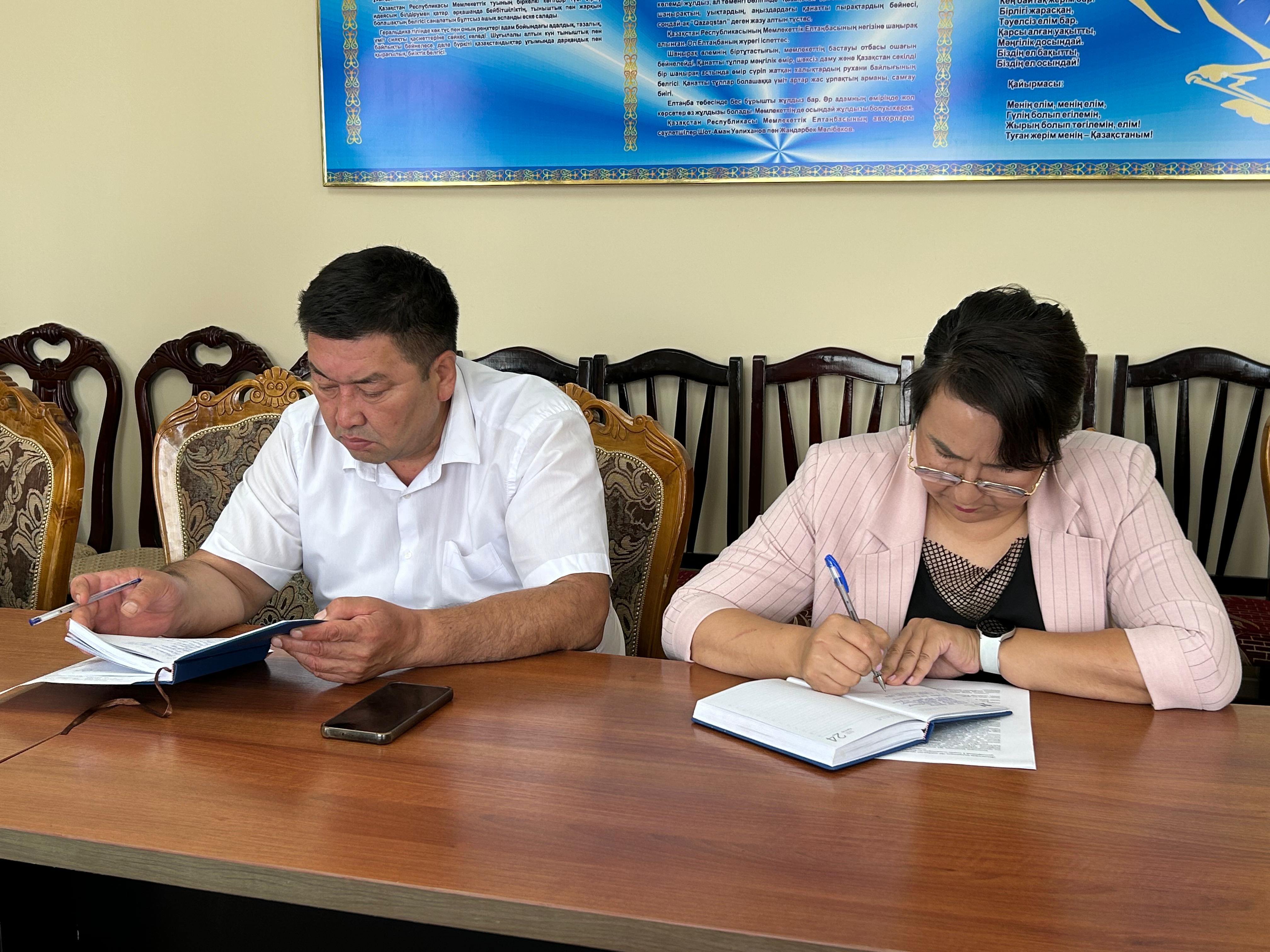 Под председательством исполняющего обязанности руководителя Департамента юстиции Кызылординской области, уполномоченного по этике Узакбая Оразгелдиулы Оразгелди состоялось аппаратное совещание