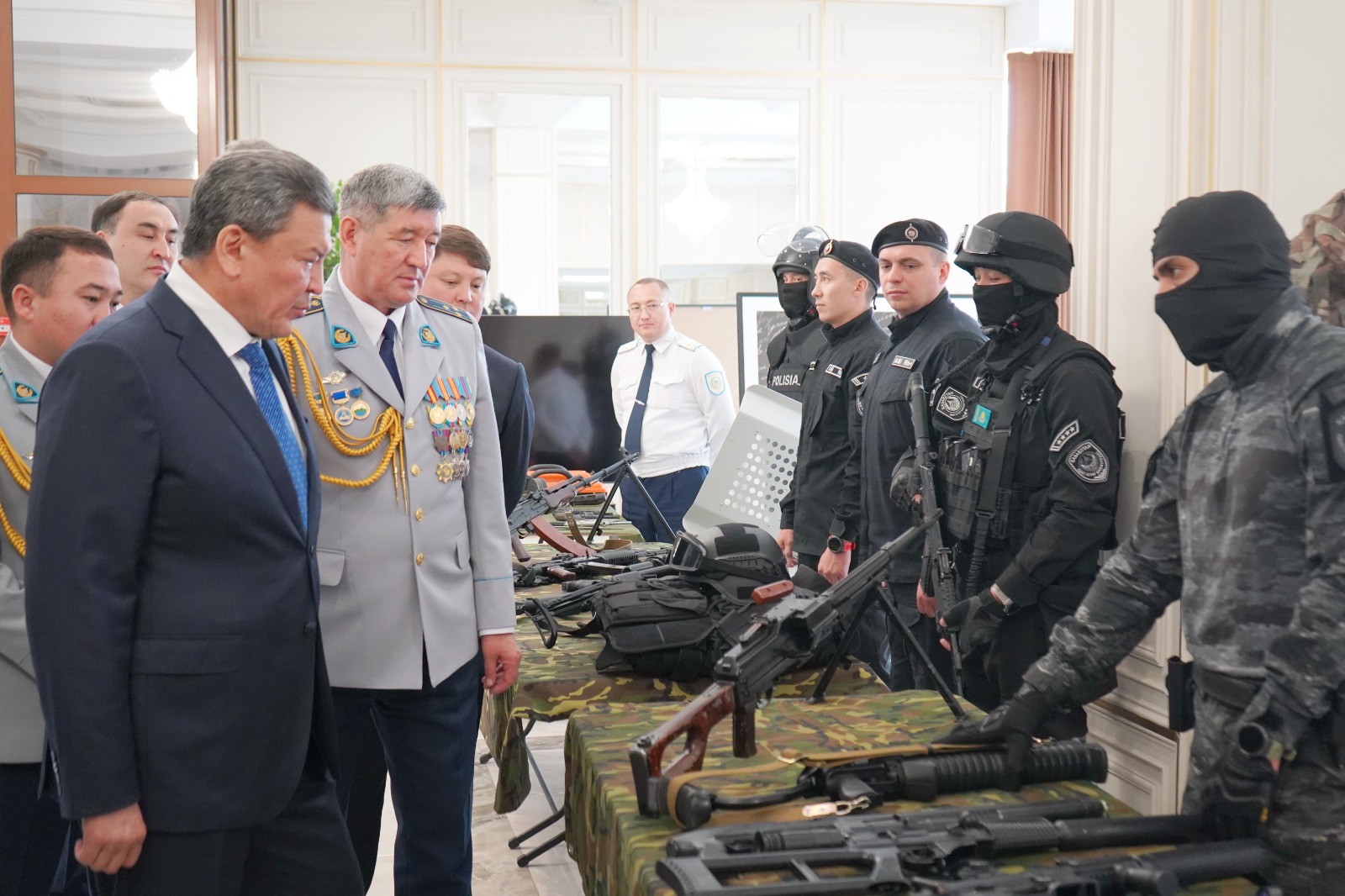 СҚО әкімі үш полиция әулетін және көпбалалы тәртіп сақшыларын марапаттады