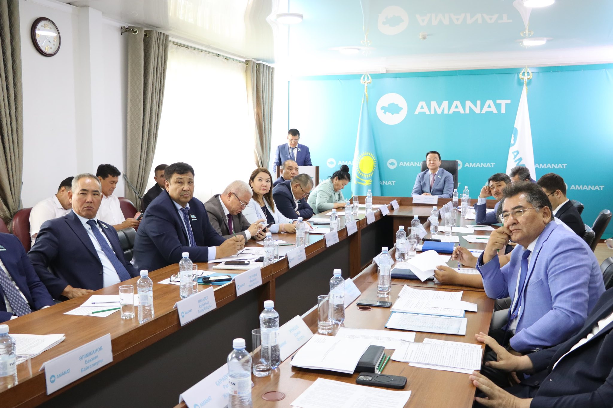 ХАЛЫҚ СЕНІМІ – БАСТЫ МІНДЕТ