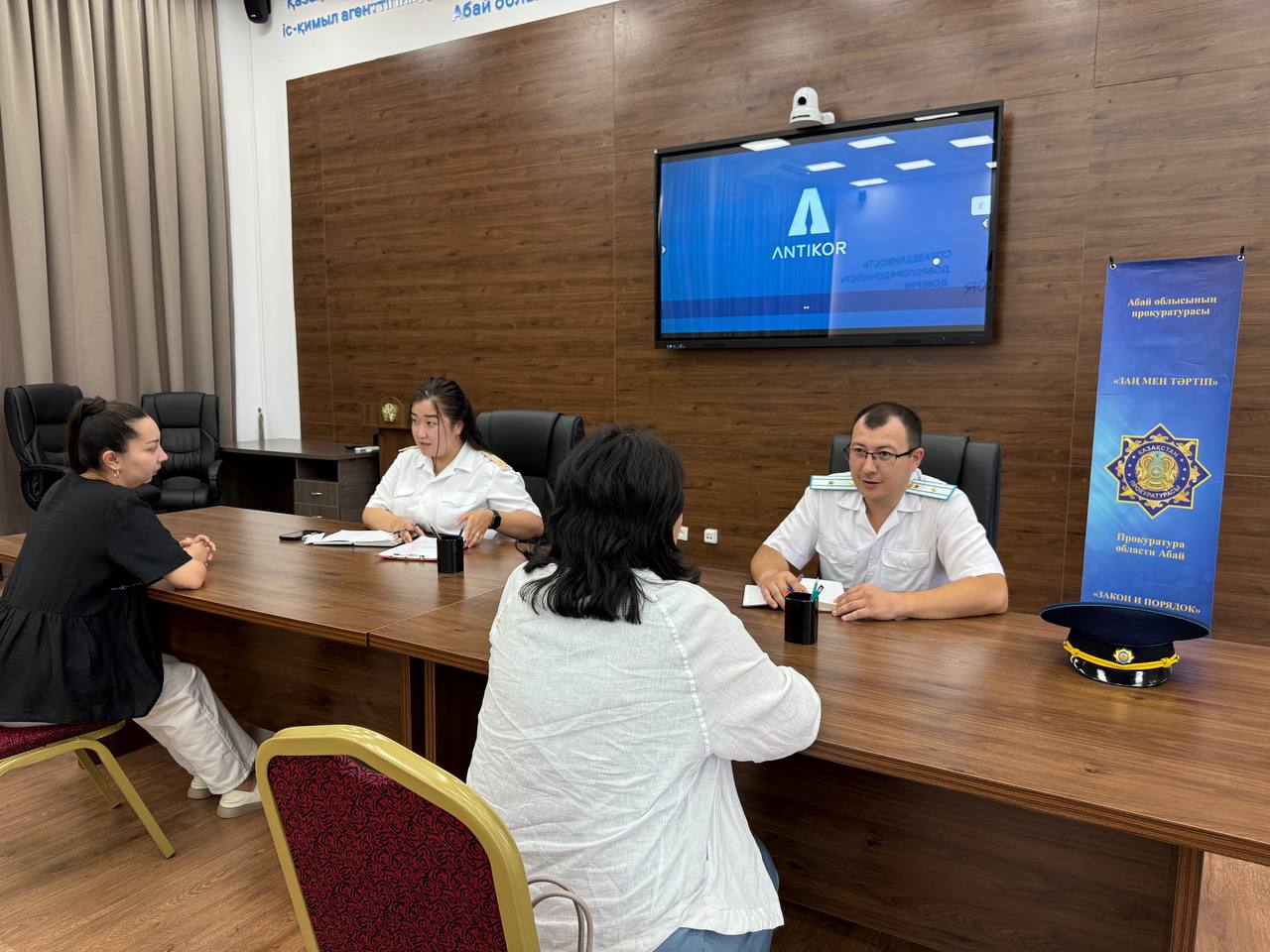 «Заң мен Тәртіп» апталығы: Абай облысының тұрғындары құқықтық көмек алды