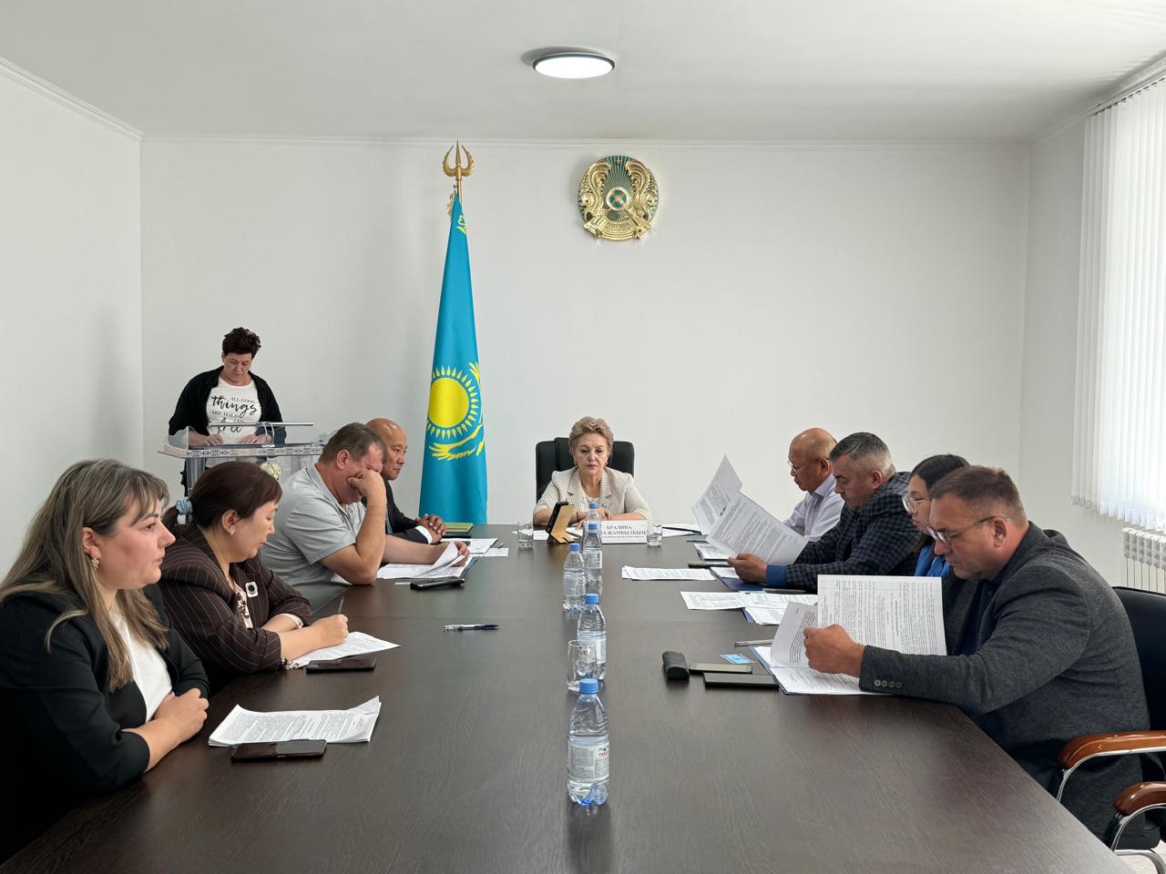 Бүгін, ағымдағы жылдың 27 маусымында, Жақсы аудандық мәслихатының сегізінші шақырылымының кезектен тыс қырық төртінші сессиясының отырысы өтті