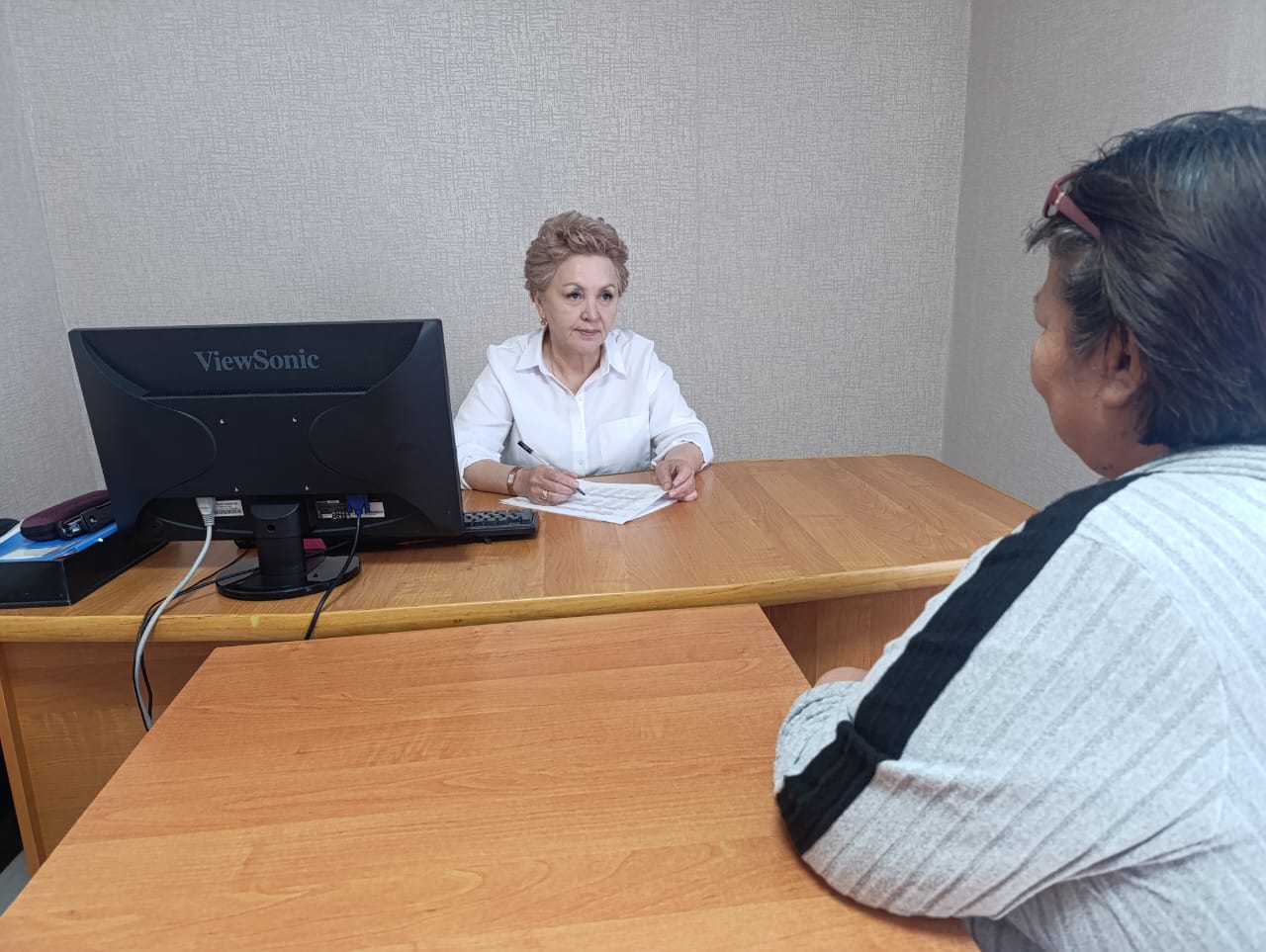 Кестеге сәйкес, Жақсы аудандық мәслихатының депутаты А. Д. Бралина жеке мәселелері бойынша азаматтарды қабылдады.