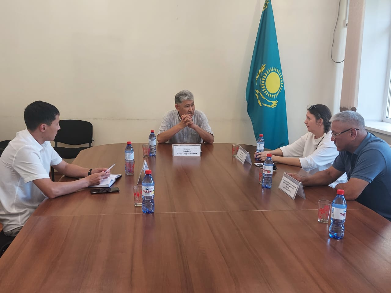 Дөңгелек үстел