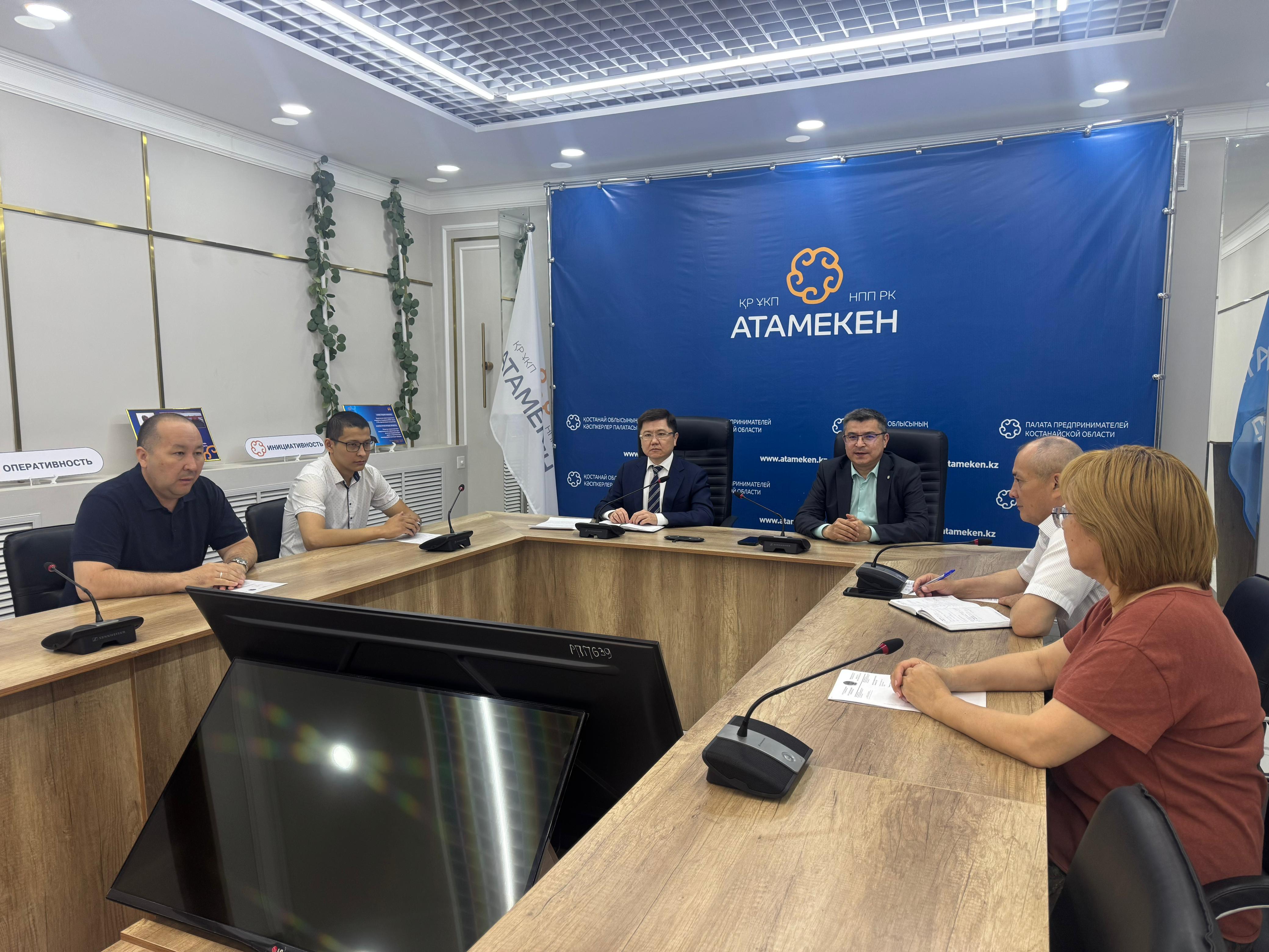Адам құқықтары жөніндегі уәкіл өкілінің Қостанай облысы бойынша кәсіпкерлер палатасының директоры Р. Дәулетпаевпен кездесуі.