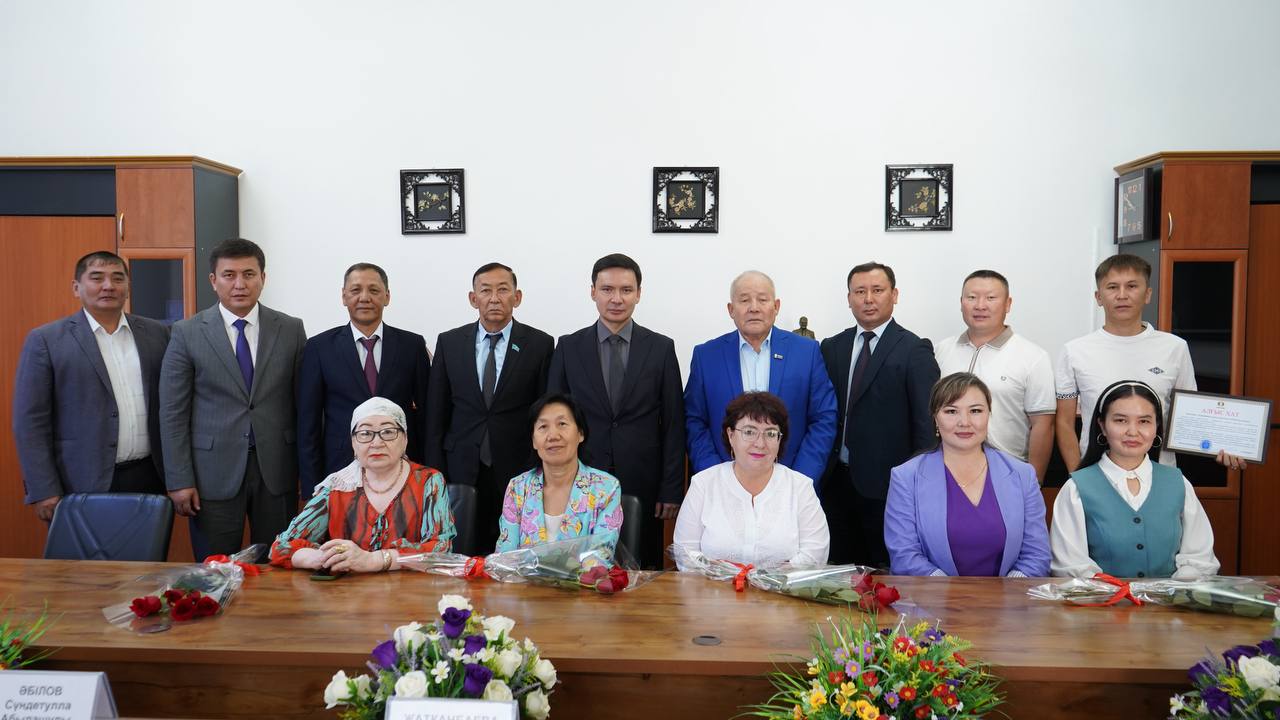 БАҚ ӨКІЛДЕРІНЕ ҚҰРМЕТ КӨРСЕТІЛДІ