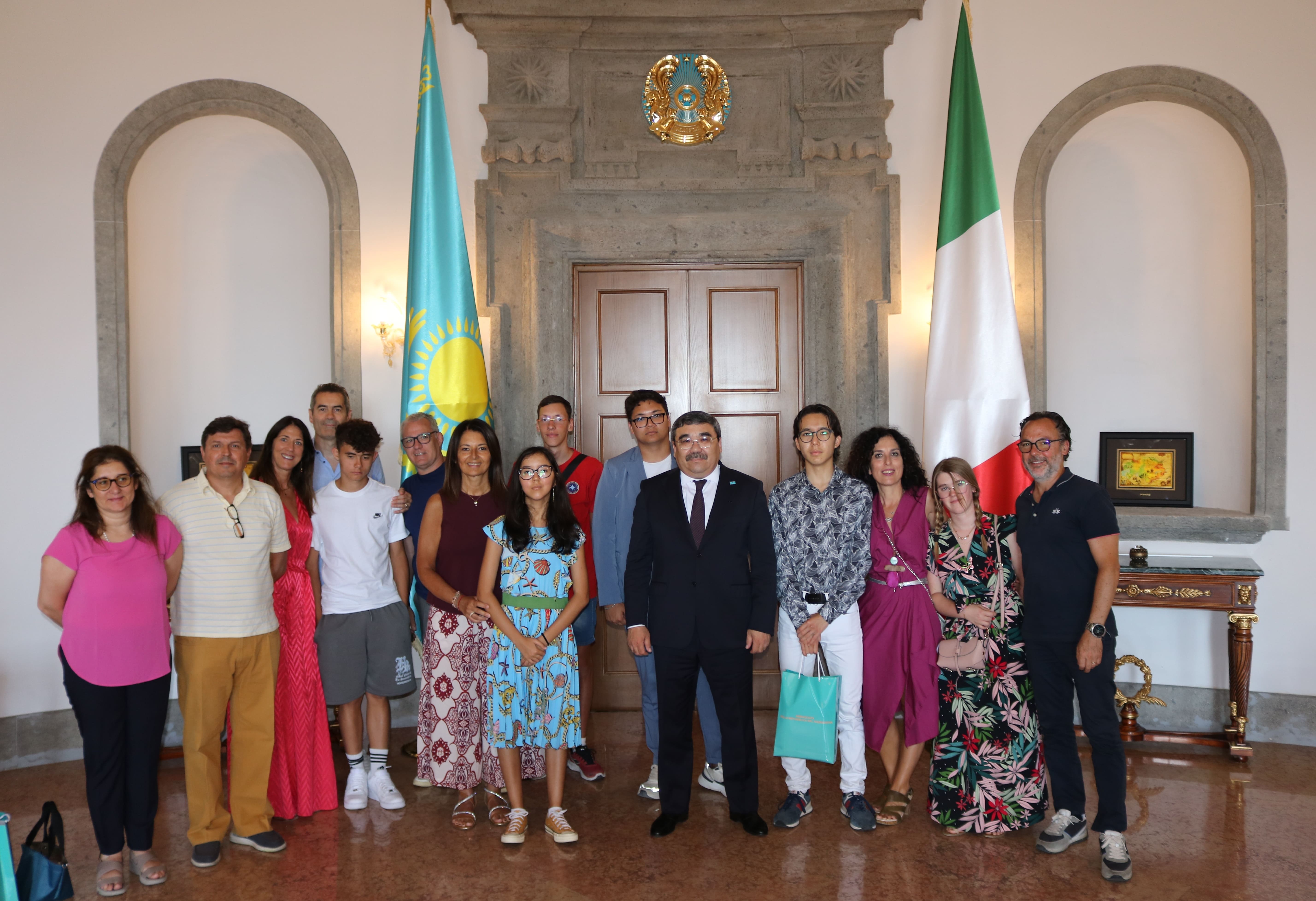 Presso l’Amabsciata del Kazakhstan in Italia si è tenuto un incontro con famiglie italiane che hanno adottato bambini di origine kazaka