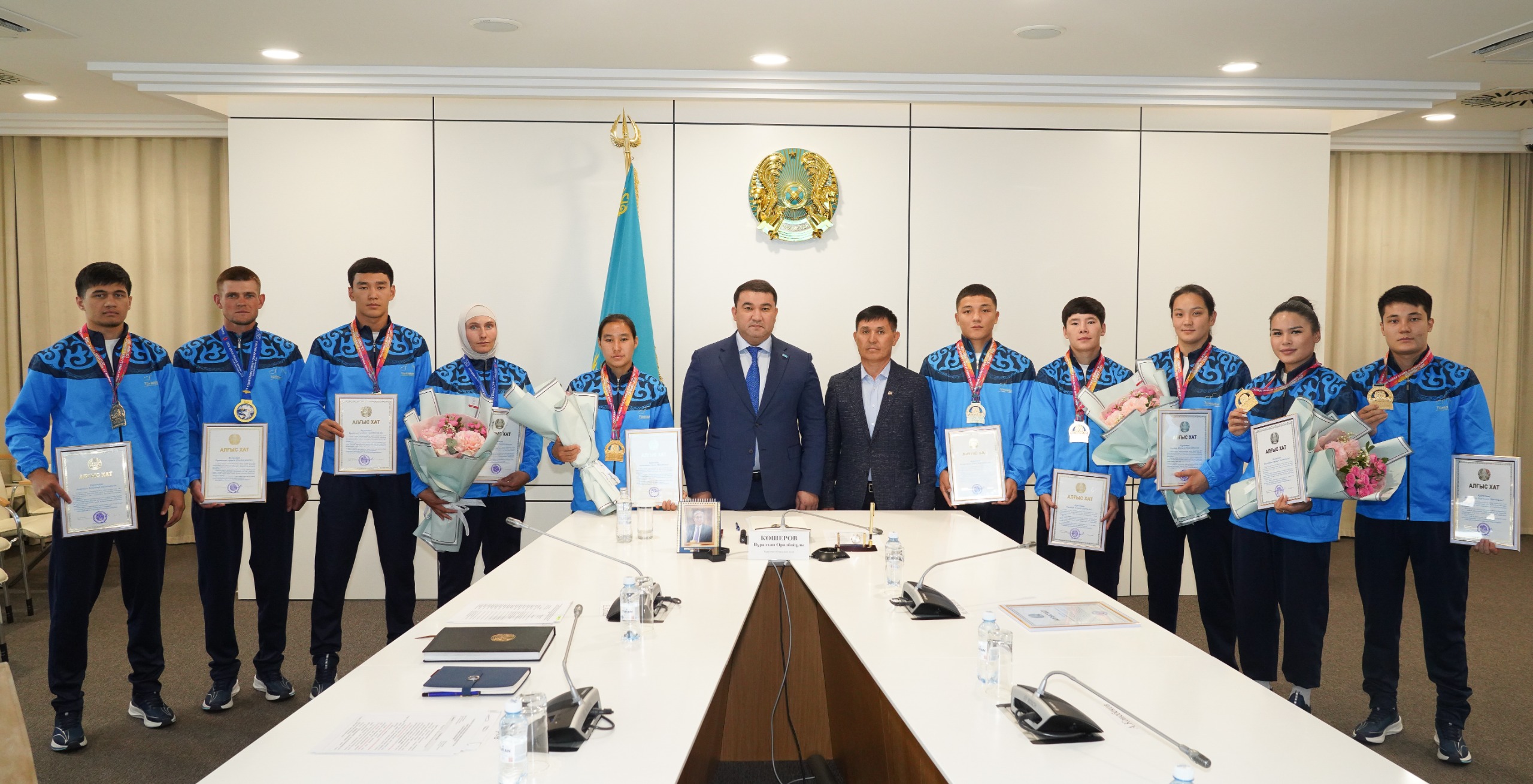 ТҮРКІСТАН ОБЛЫСЫНЫҢ ӘКІМІ АЗИЯ ЧЕМПИОНДАРЫНА ҚҰРМЕТ КӨРСЕТТІ