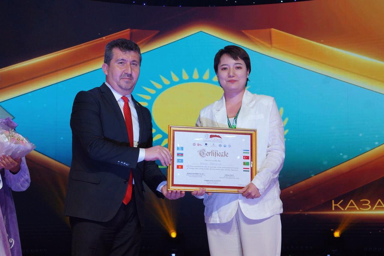 ТҮРКІСТАНДЫҚ АҚЫН АРАЙЛЫМ МҰРАТАЛИЕВА ХАЛЫҚАРАЛЫҚ ПОЭЗИЯ ФЕСТИВАЛІНДЕ ЛАУРЕАТЫ АТАНДЫ