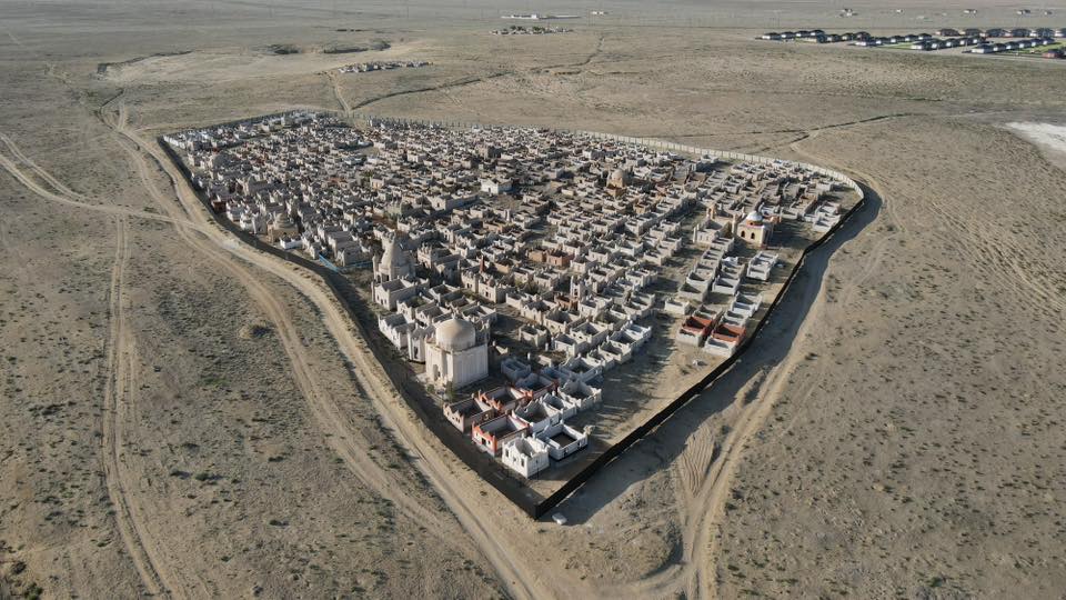 Қорым қоршау жұмыстары жүргізілуде