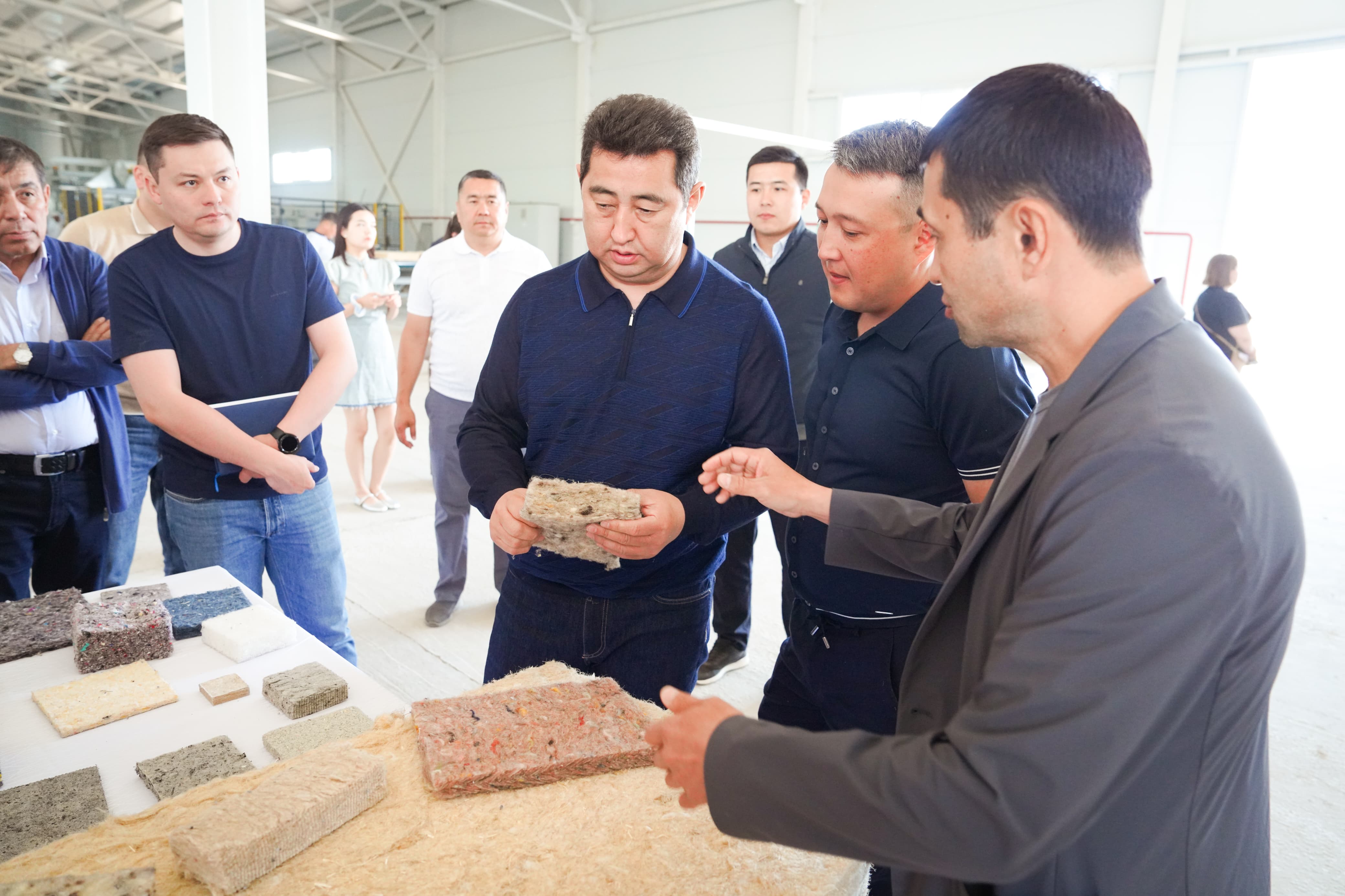 Айдарбек Сапаров Ақтөбе облысындағы негізгі агроөнеркәсіптік кешен жобаларымен танысты