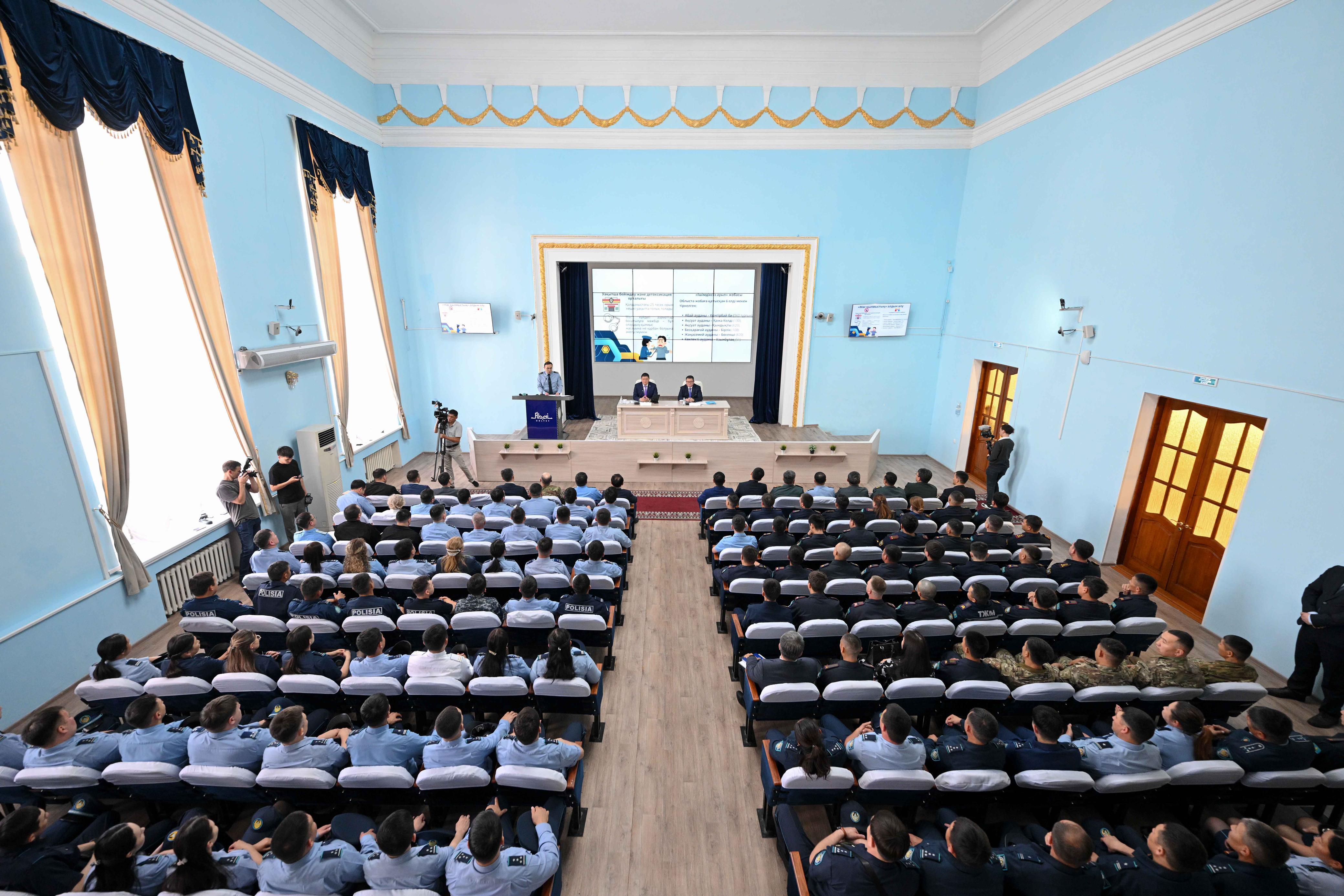 Абай облысында құқық қорғау органдары өкілдерімен кездесу өтті