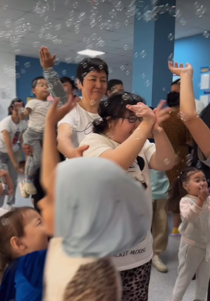 Балаларға мерекелік көңіл күй сыйланды