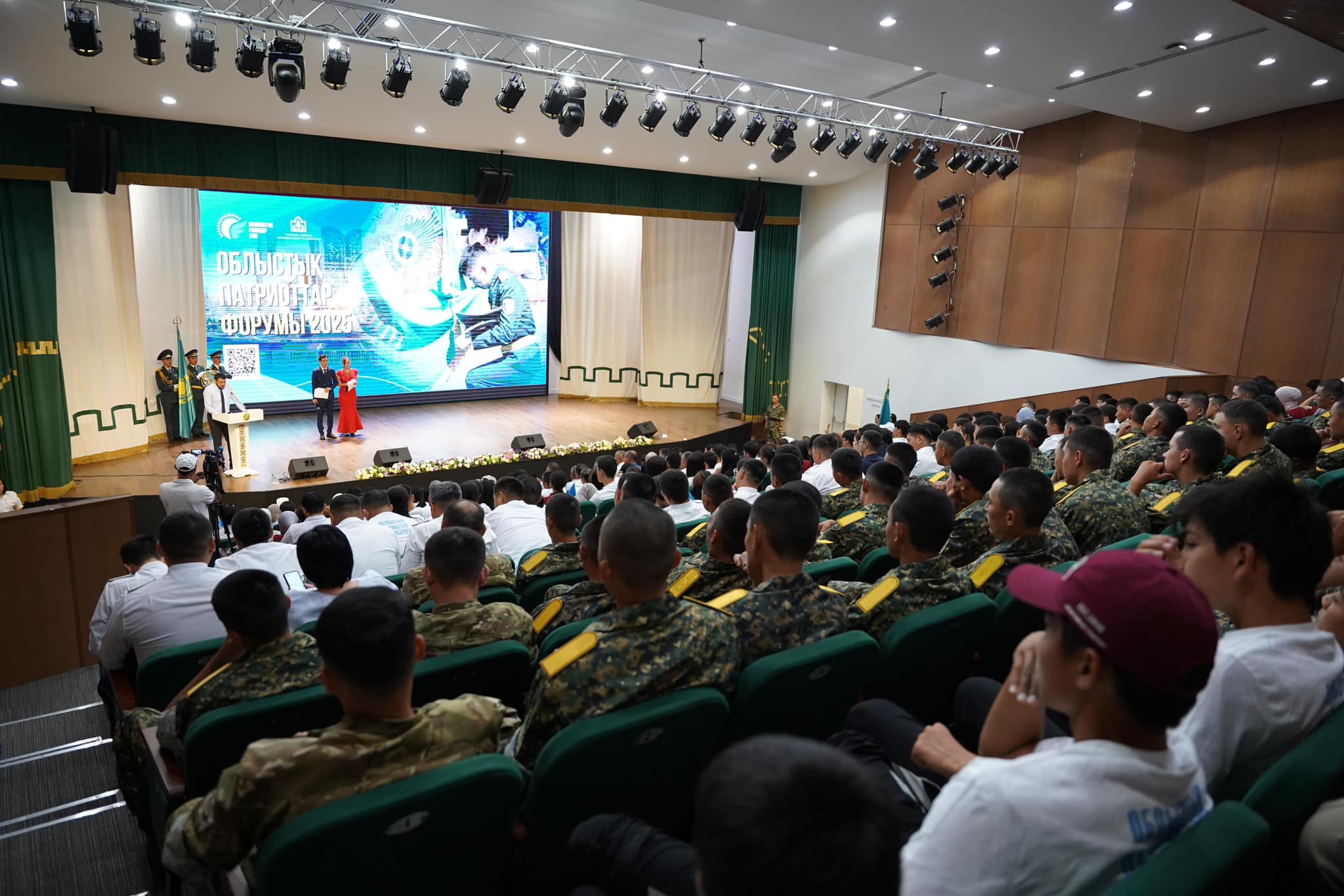 РӘМІЗДЕР КҮНІ: ТҮРКІСТАНДА ОТАНШЫЛ АЗАМАТТАРҒА ҚҰРМЕТ КӨРСЕТІЛДІ