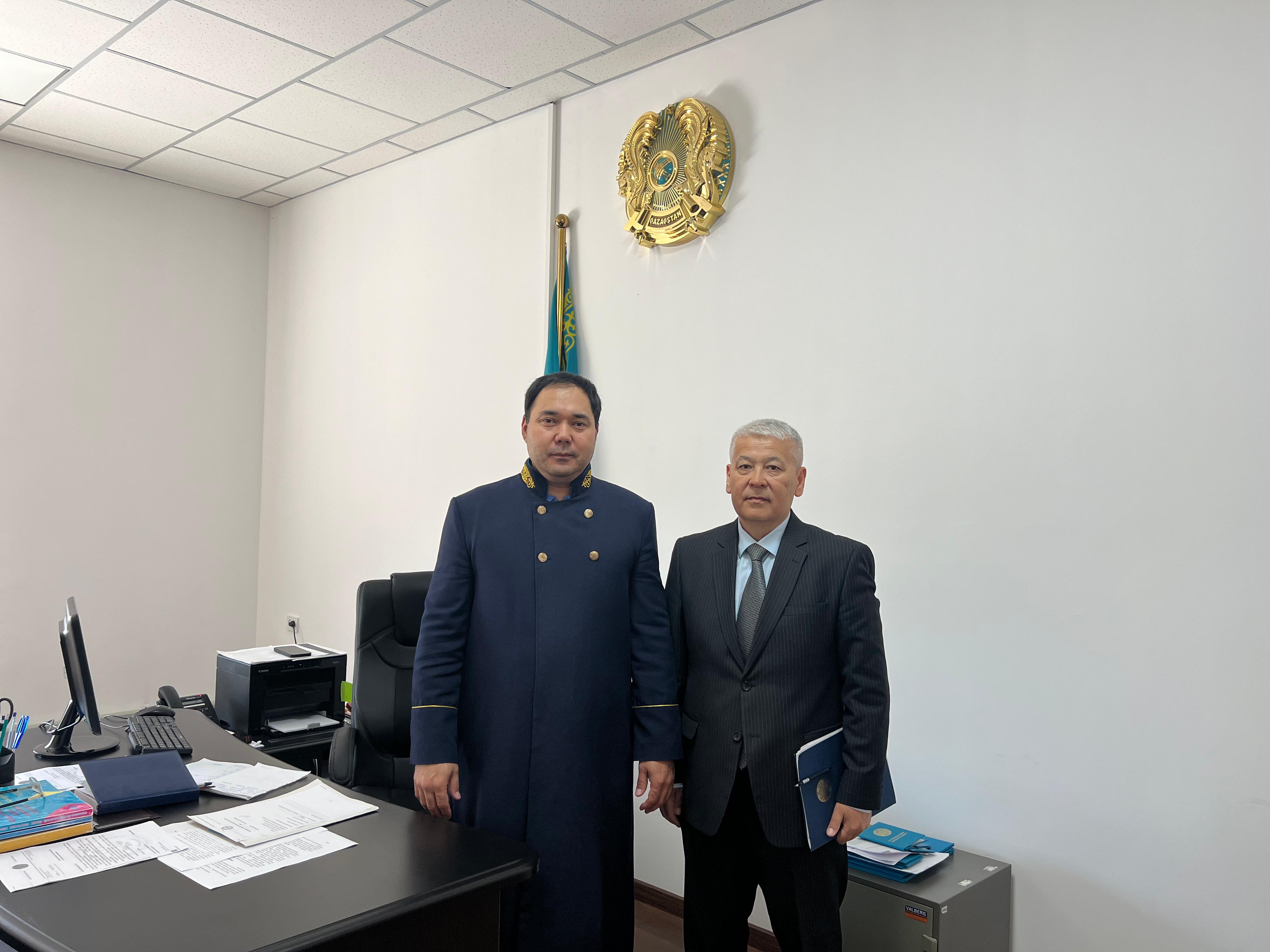 Ұлытау аудандық сотының төрағасымен кездесті