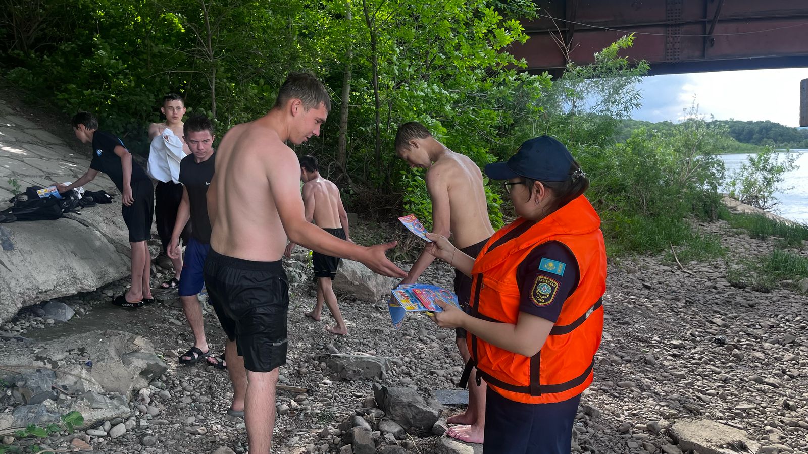 Су жағалауындағы рейд