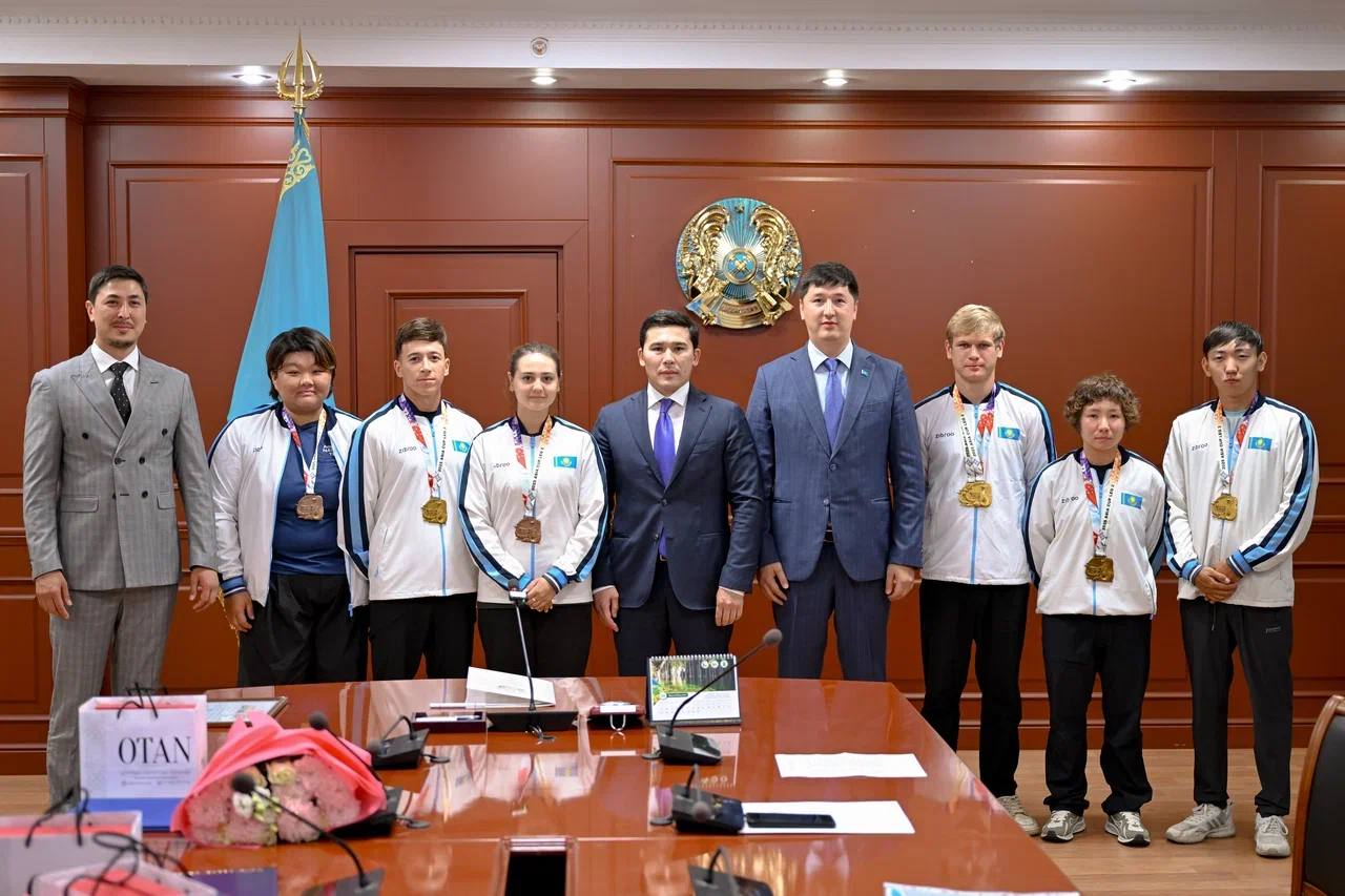 Ербол Мырзабосынов наградил спортсменов национальной сборной по стрельбе из лука